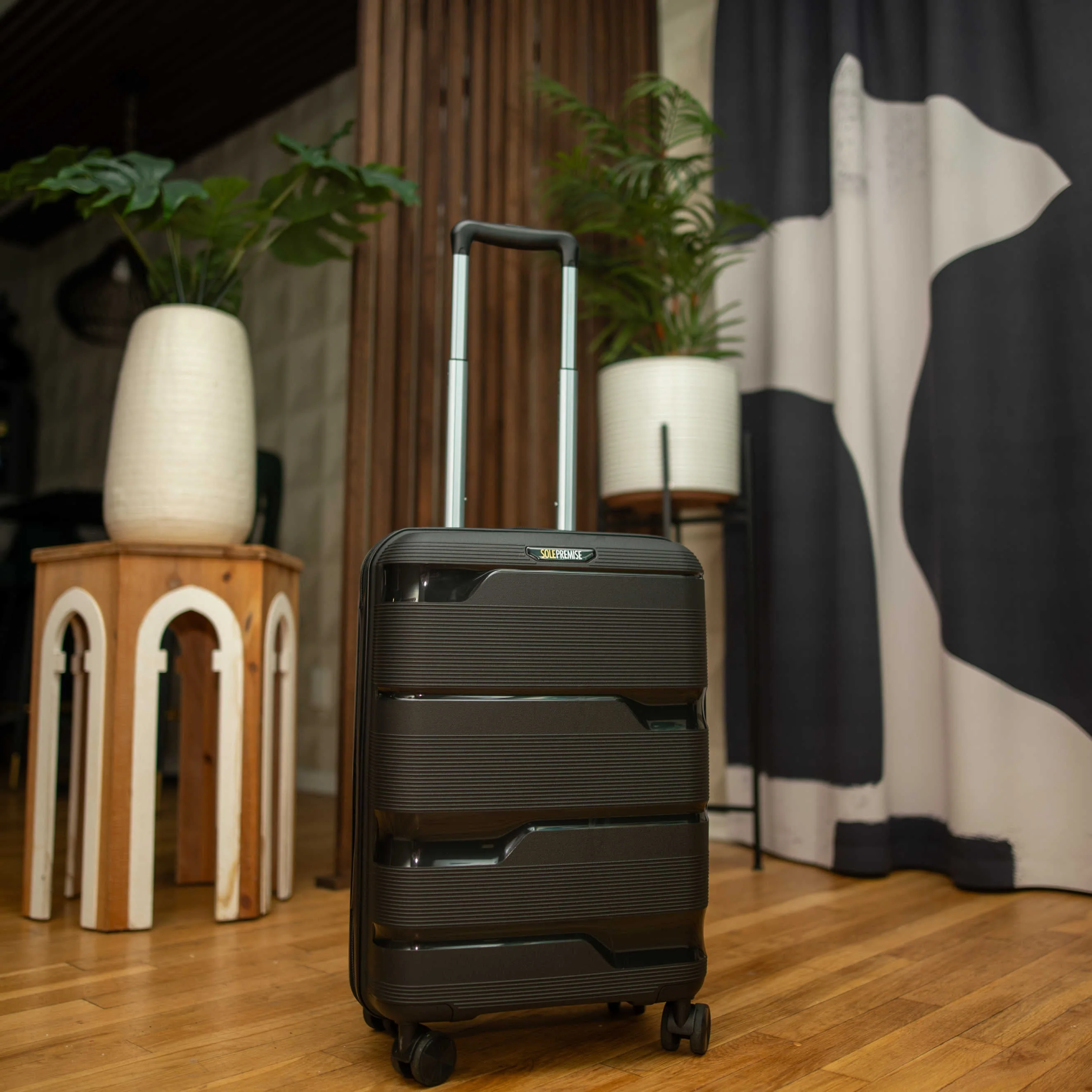 20-inch Black Carry-on Suitcase with TSA Lock - Image 3