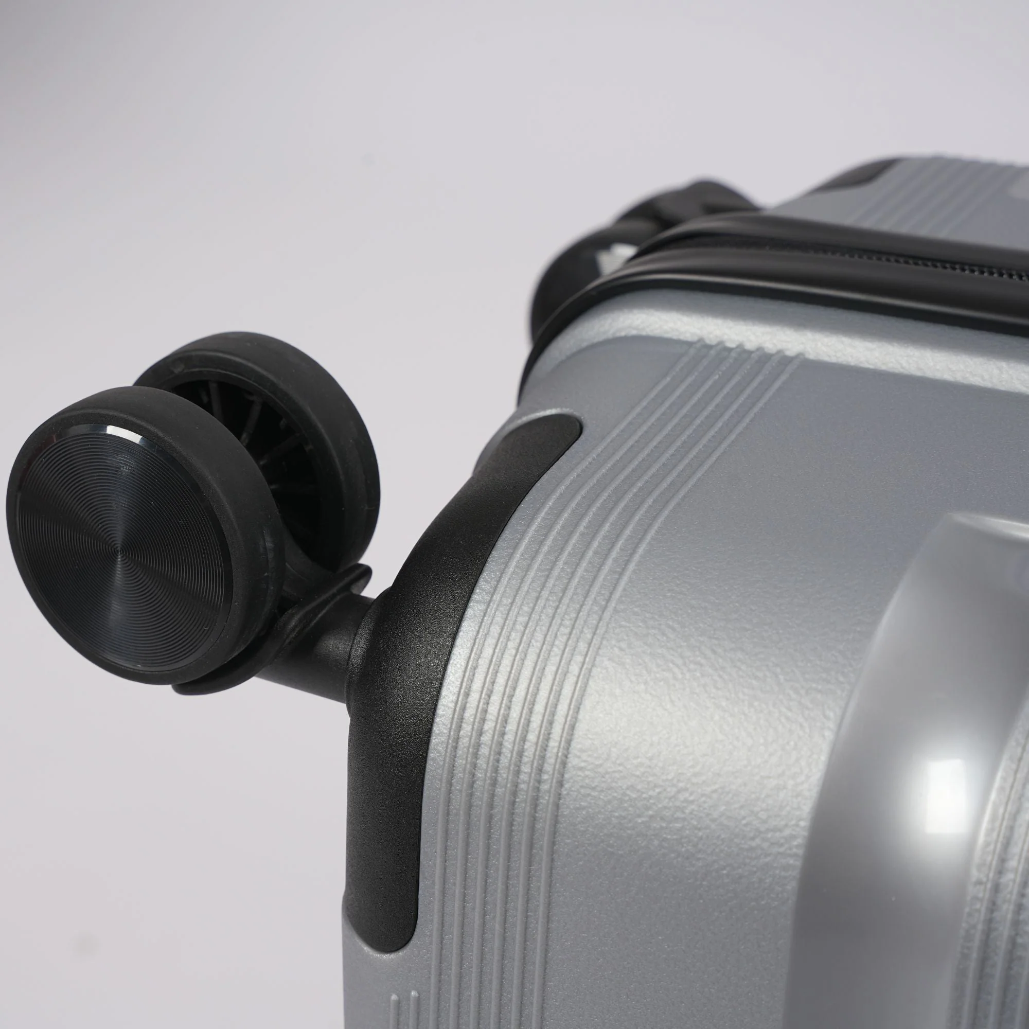 24-inch Silver Hardcase Roller Luggage with 360° Wheels & TSA Lock - Image 4
