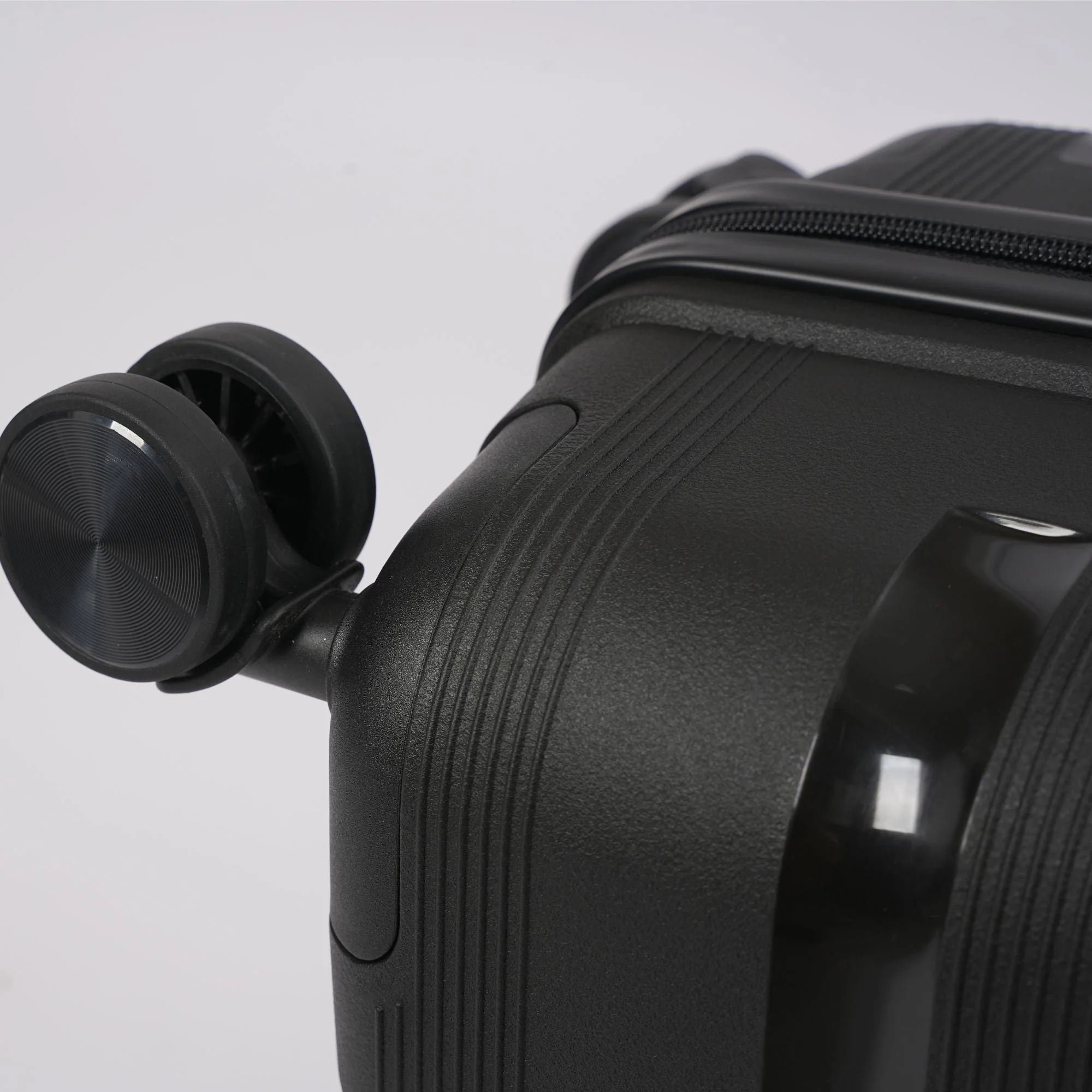 28-inch Black Hardcase Roller Luggage with 360° Wheels & TSA Lock - Image 6