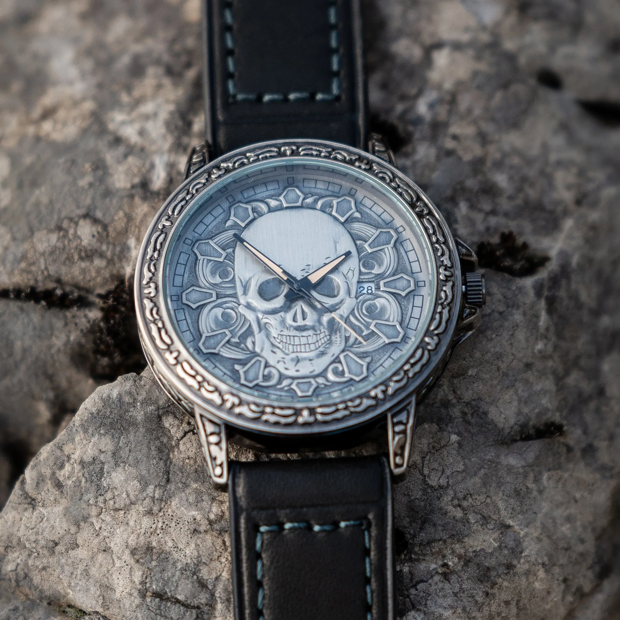 3D Carved Skull Men's Watch - Image 4