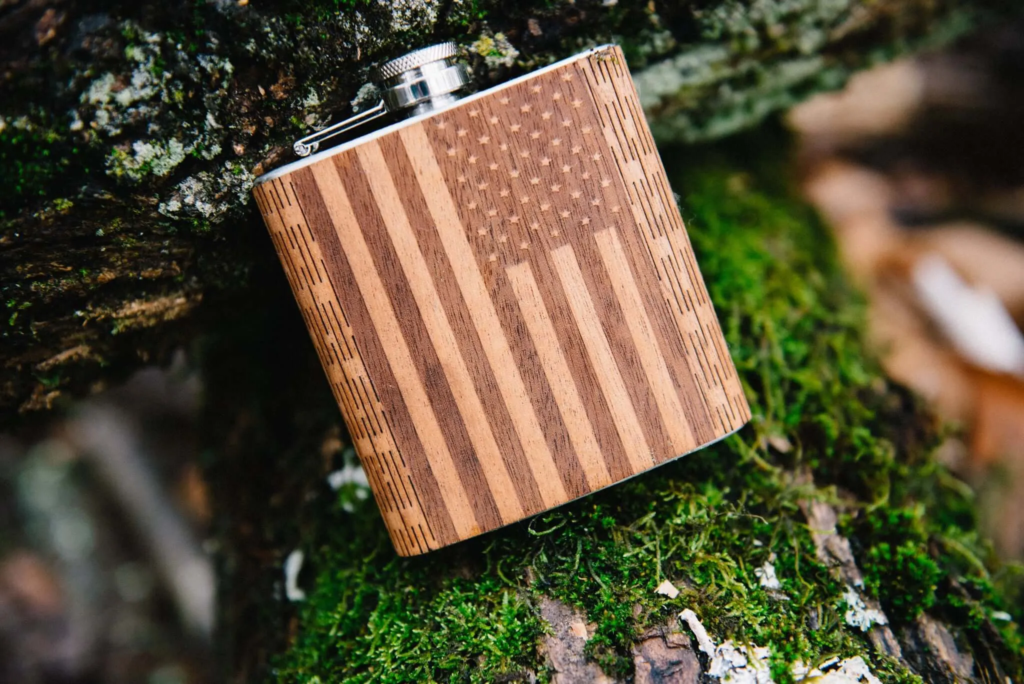6 oz Wooden American Flag Hip Flask - Image 3