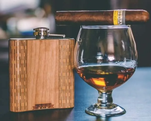 6 oz. Wooden Hip Flask (Hatchets in American Cherry) - Image 3