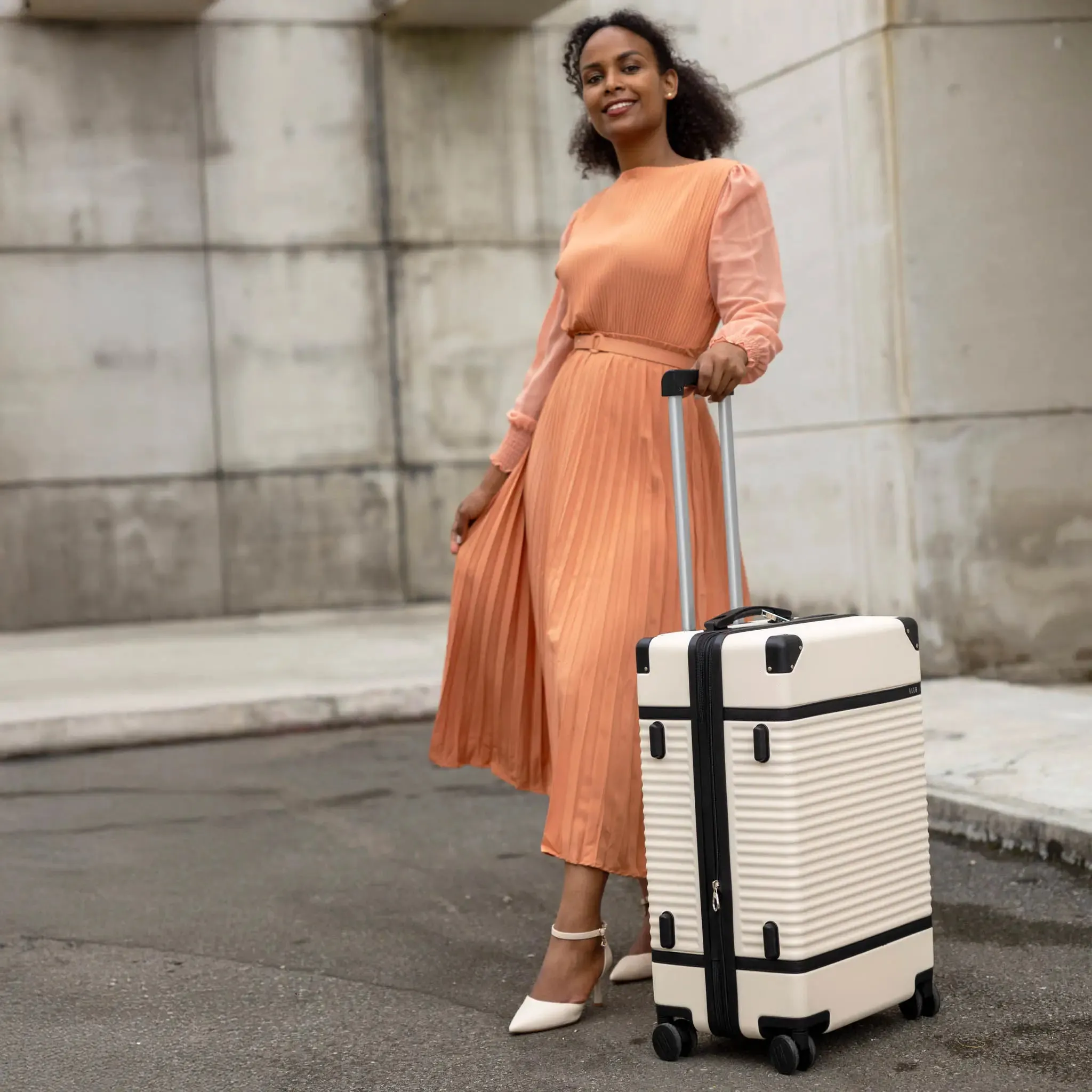 Belleville 3 Piece Expandable Retro Luggage Set - Image 12