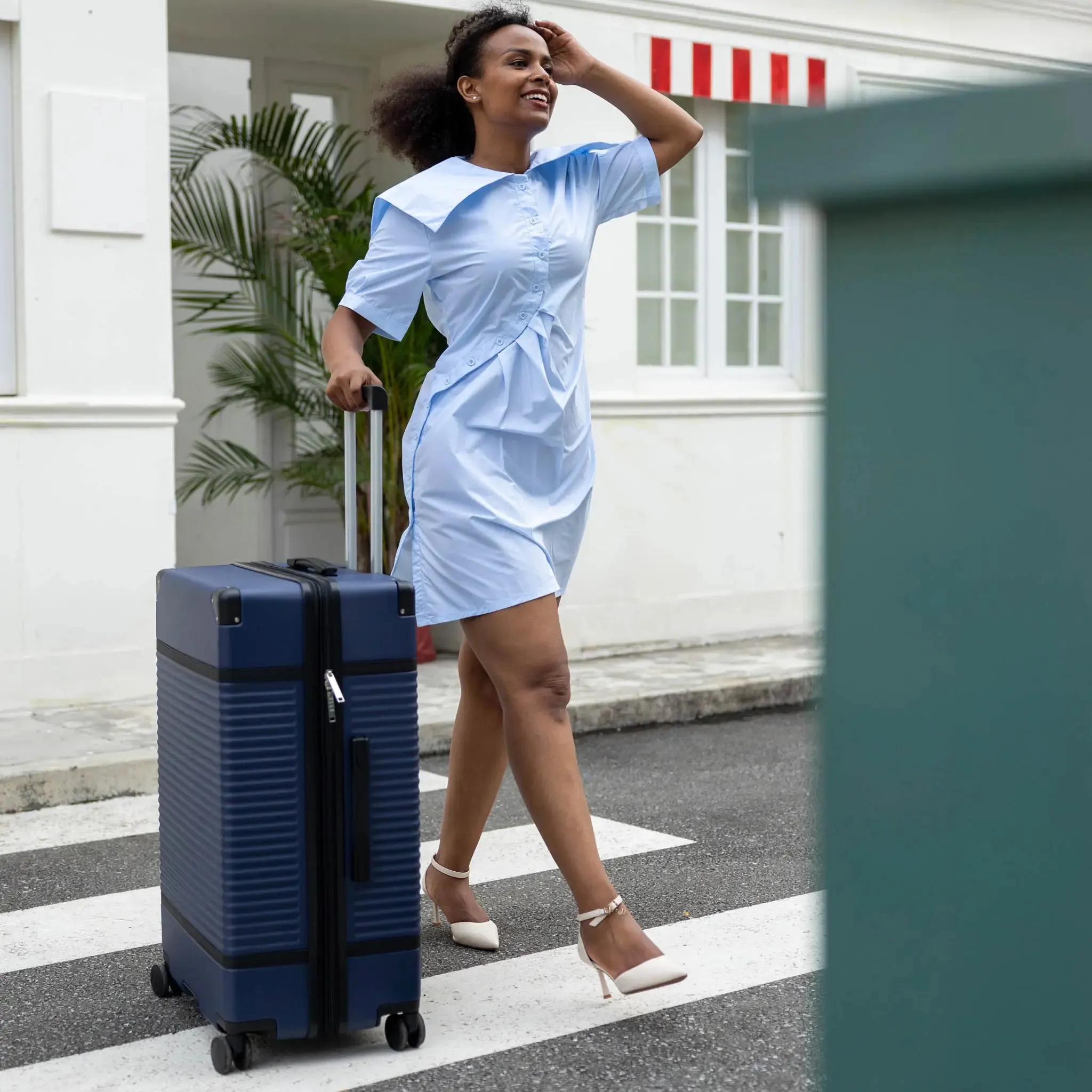 Belleville 3 Piece Expandable Retro Luggage Set - Image 16