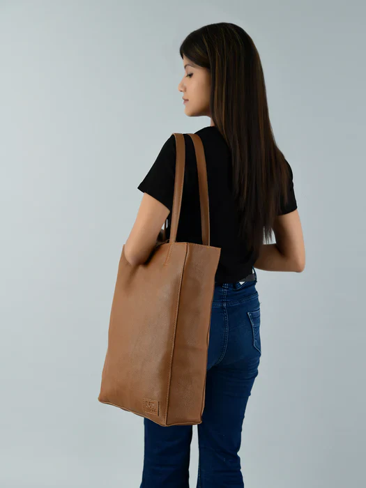 Café Chic Women's Leather Tote Bag - Image 3