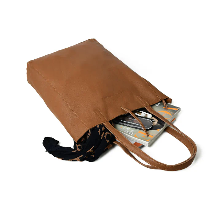 Café Chic Women's Leather Tote Bag - Image 8