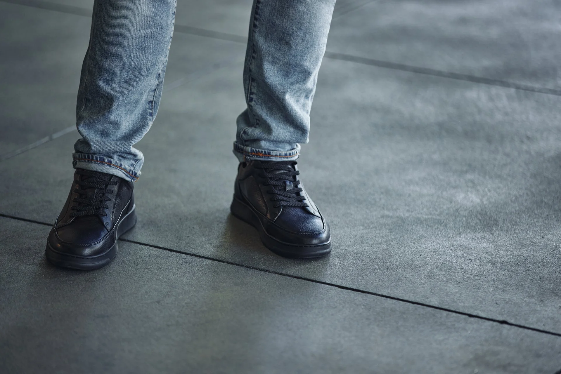 Y7111 - 2.6 Inches Taller (Black) - Elevated Pebble Grain Leather Men's Sneakers - Image 8
