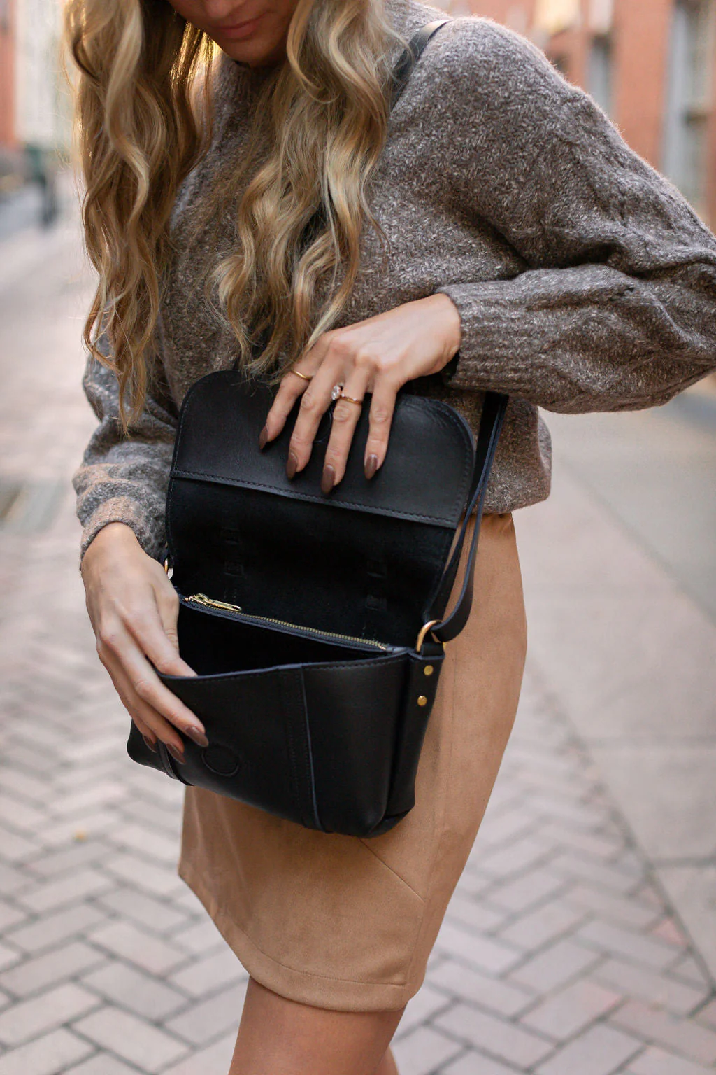 Carriage Crossbody Bag - Image 12