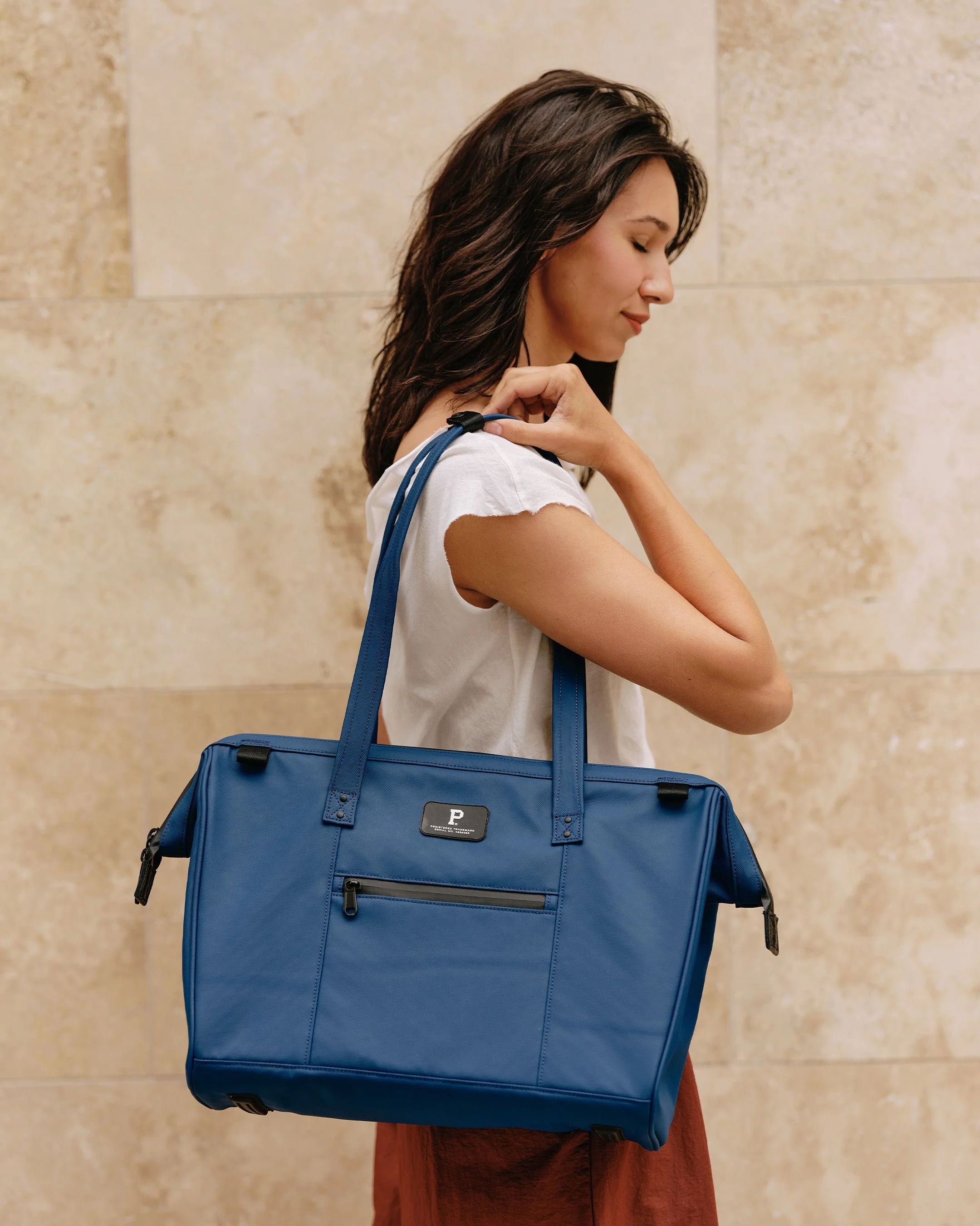 Cascade Tote Stylish Everyday Carry Bag - Image 21