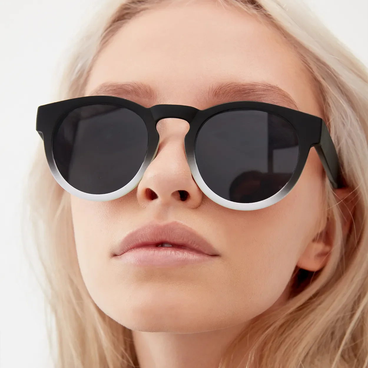 Chelsea Sunglasses - Black & White - Image 4