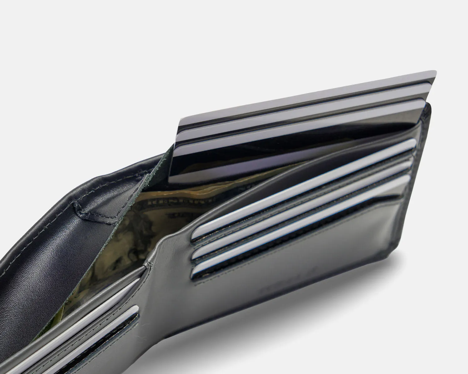 Classic Edition Bifold Men's Wallet - Image 11