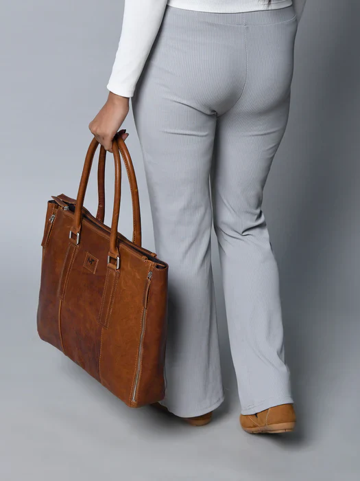 Classy Business Hour Tote - Image 3