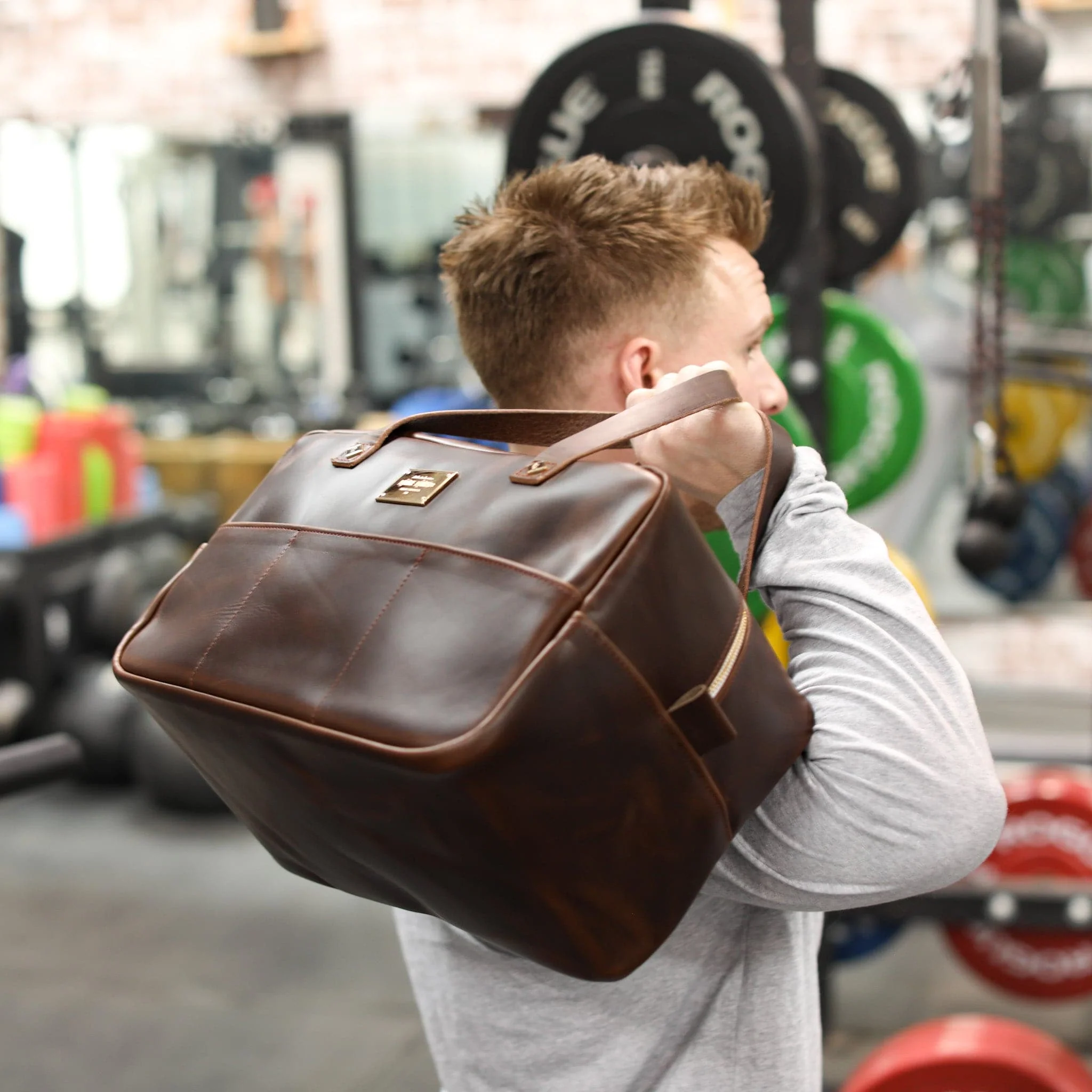 Durable Leather Crash Bag for Travel - Image 10