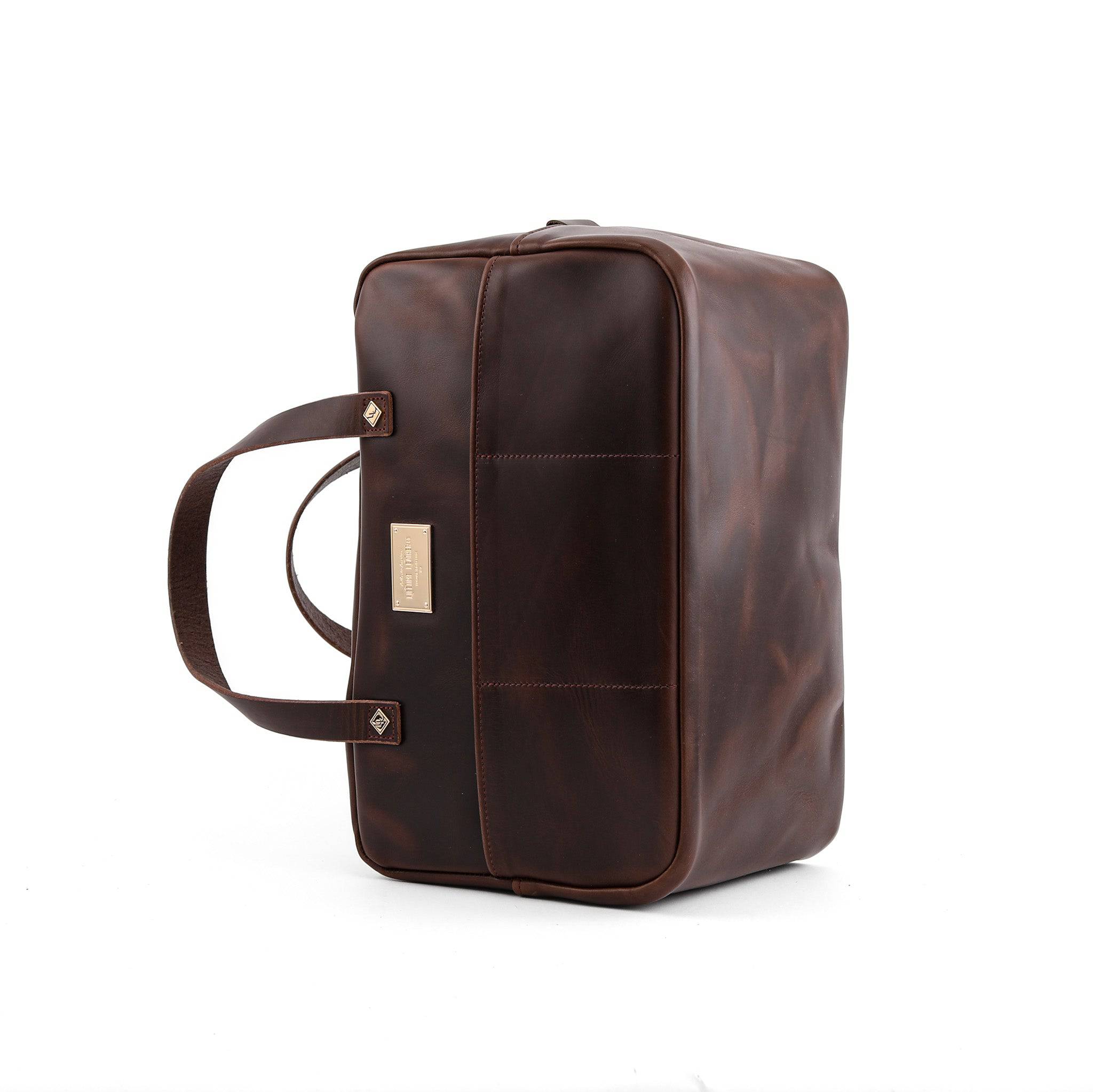 Durable Leather Crash Bag for Travel - Image 11