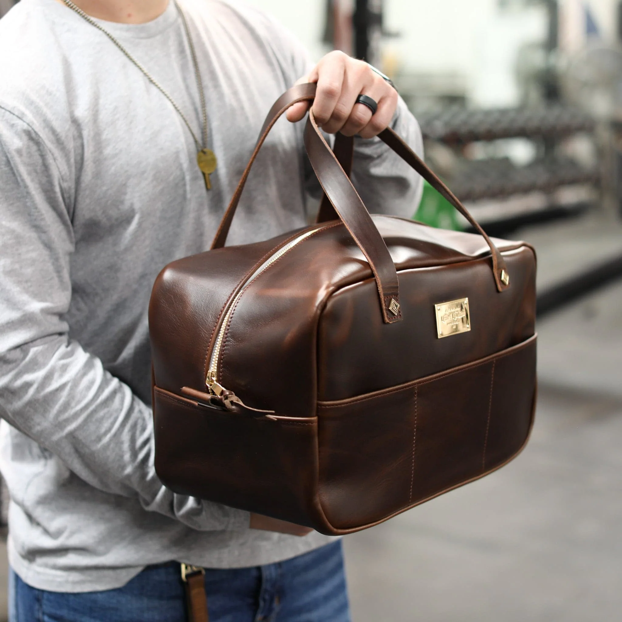 Durable Leather Crash Bag for Travel - Image 4