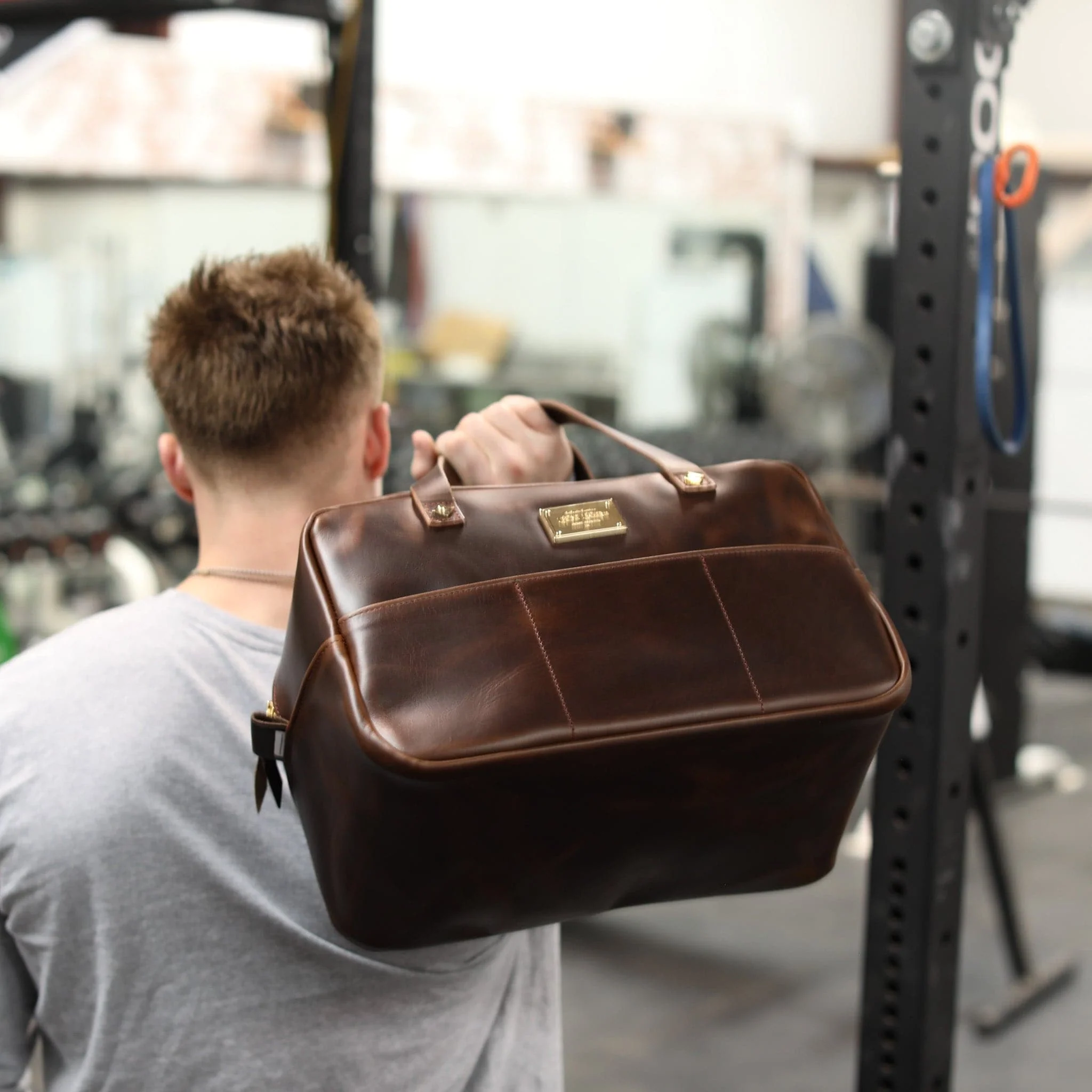 Durable Leather Crash Bag for Travel - Image 5