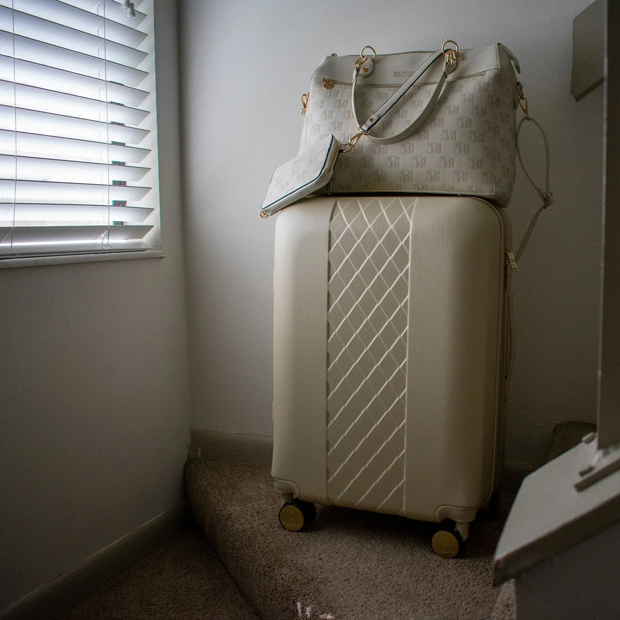 Diamond Expandable Chic Carry-on Suitcase - Image 6