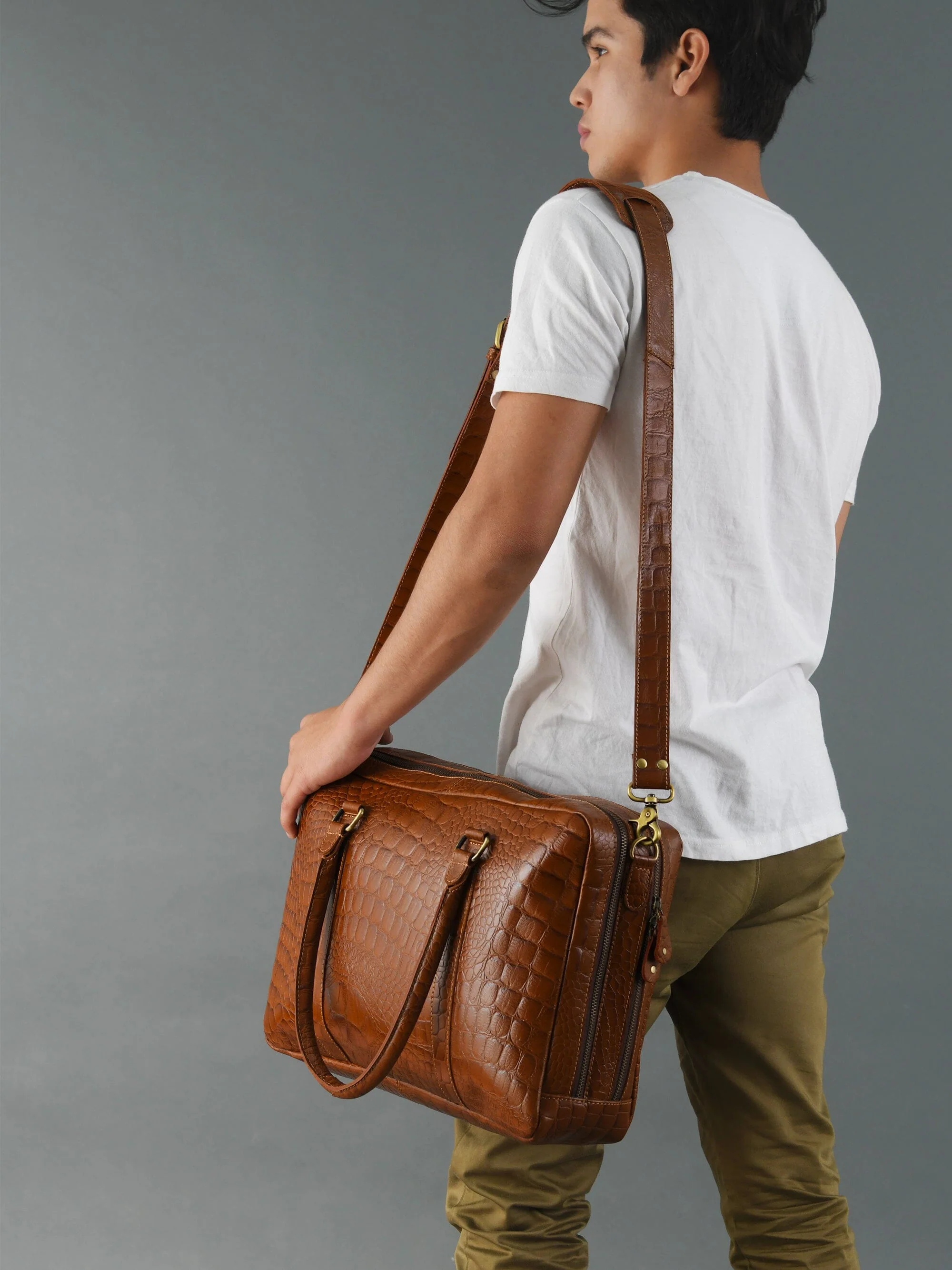 Easton Premium Buffalo Leather Laptop Office Briefcase - Image 5