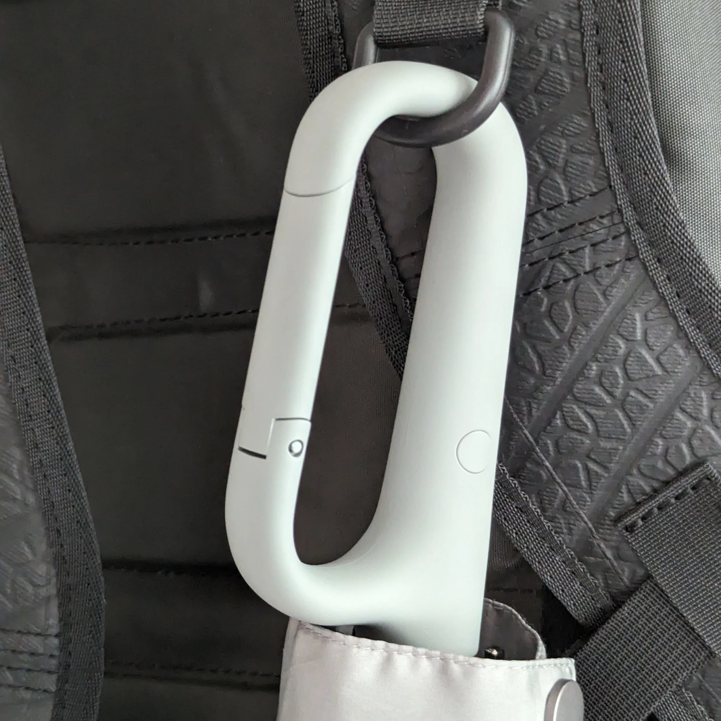 EVERYDAY | Umbrella with Never-Forget Carabiner Handle - Image 22