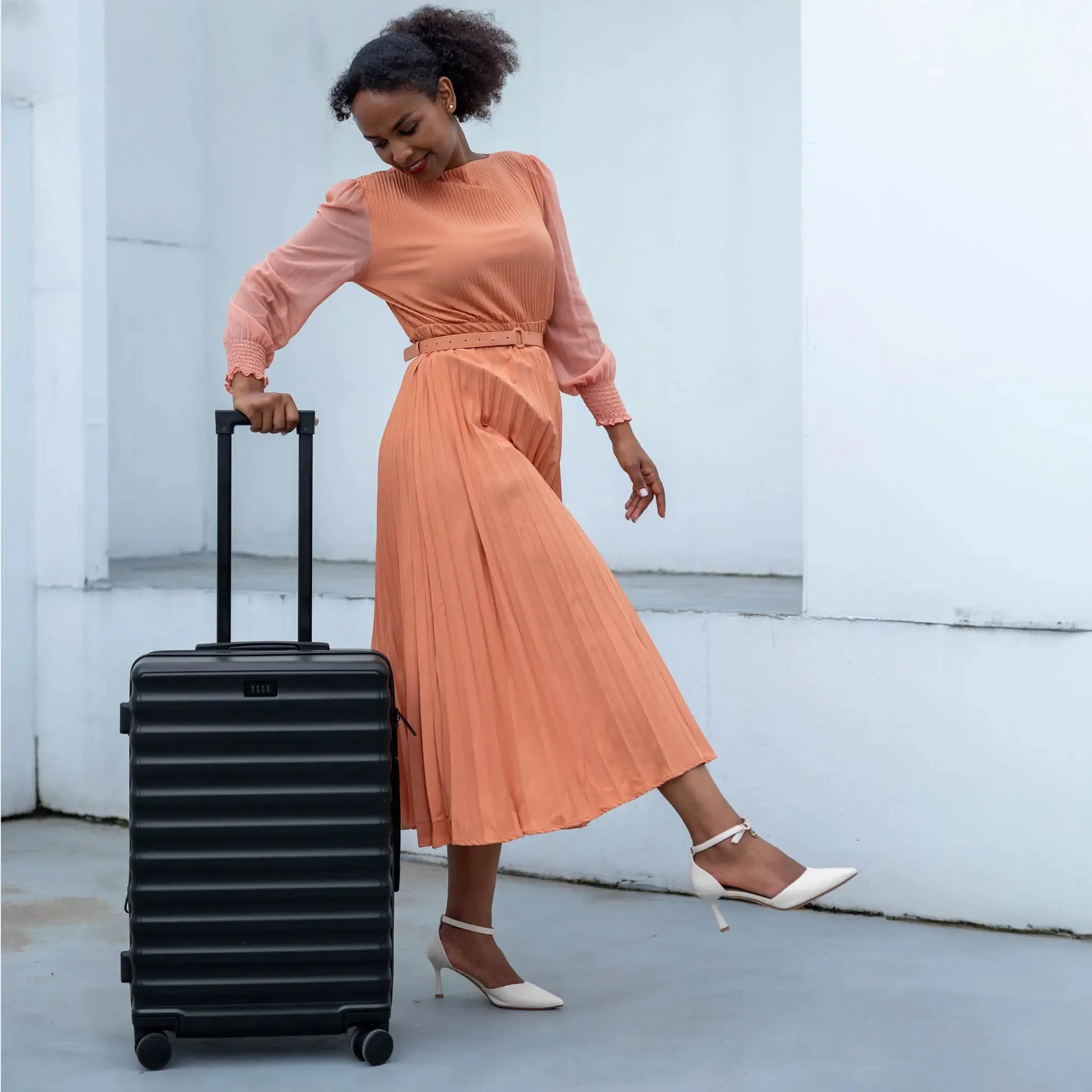 Excursion 3 Piece Expandable Chic Luggage Set - Image 3