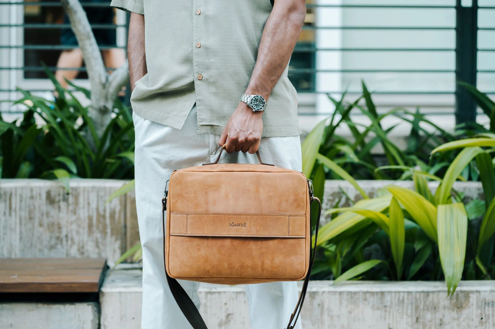 Hilo Camera Travel Bag - Image 3