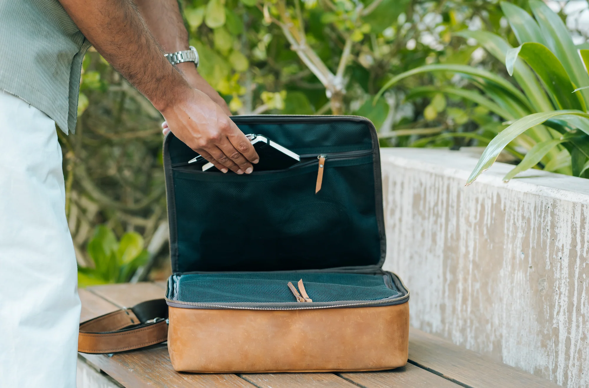 Hilo Camera Travel Bag - Image 8