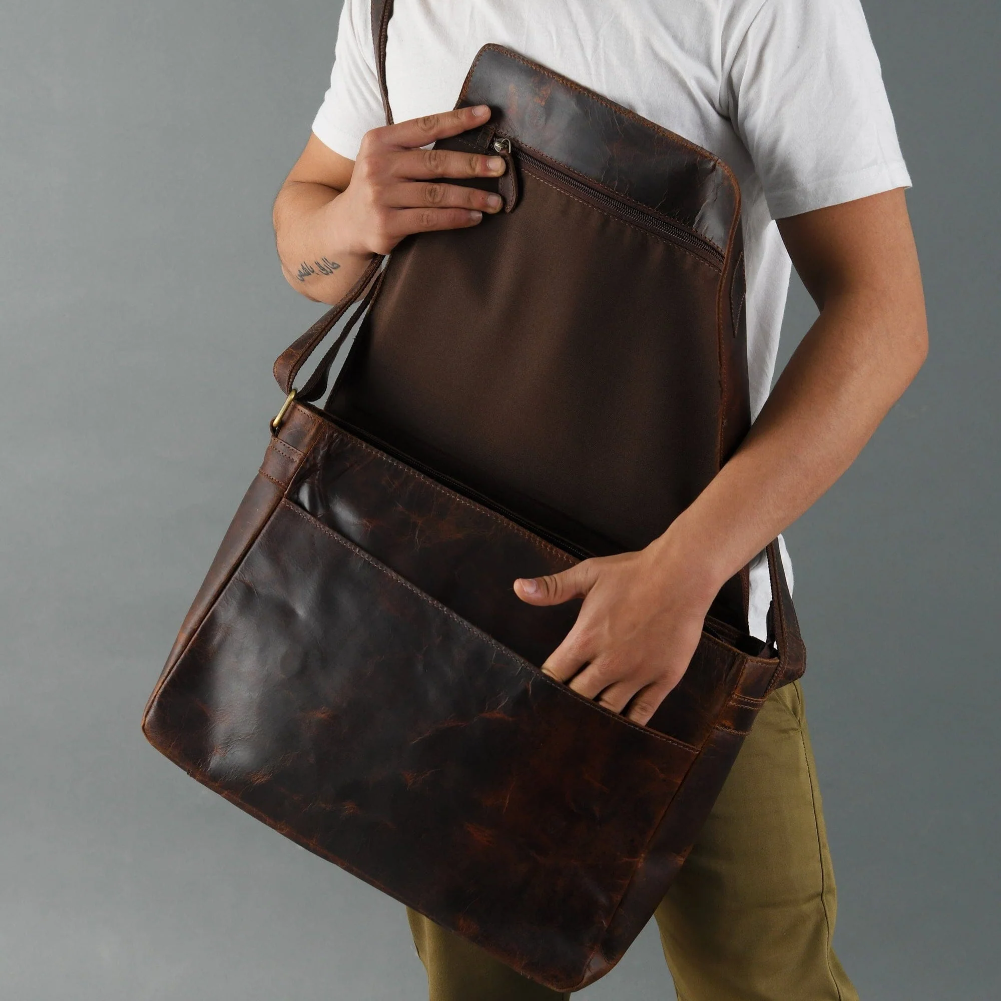 Kayden Messenger Bag - Image 10