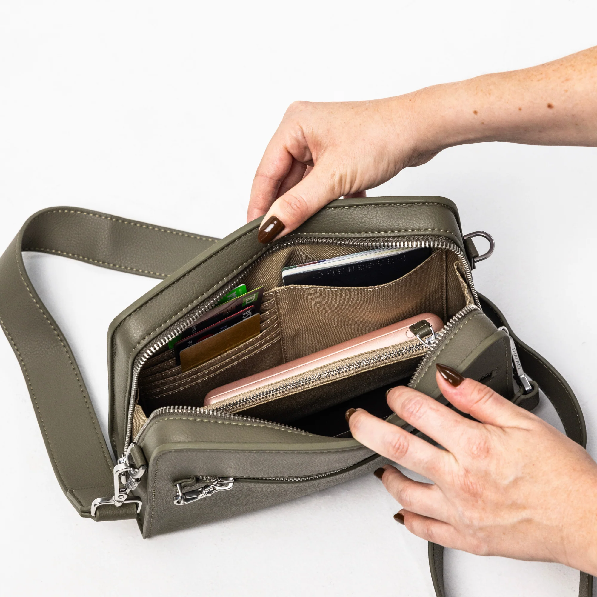 La Trotteuse Crossbody Travel Bag- Anti-theft, Sleek (NEW) - Image 7