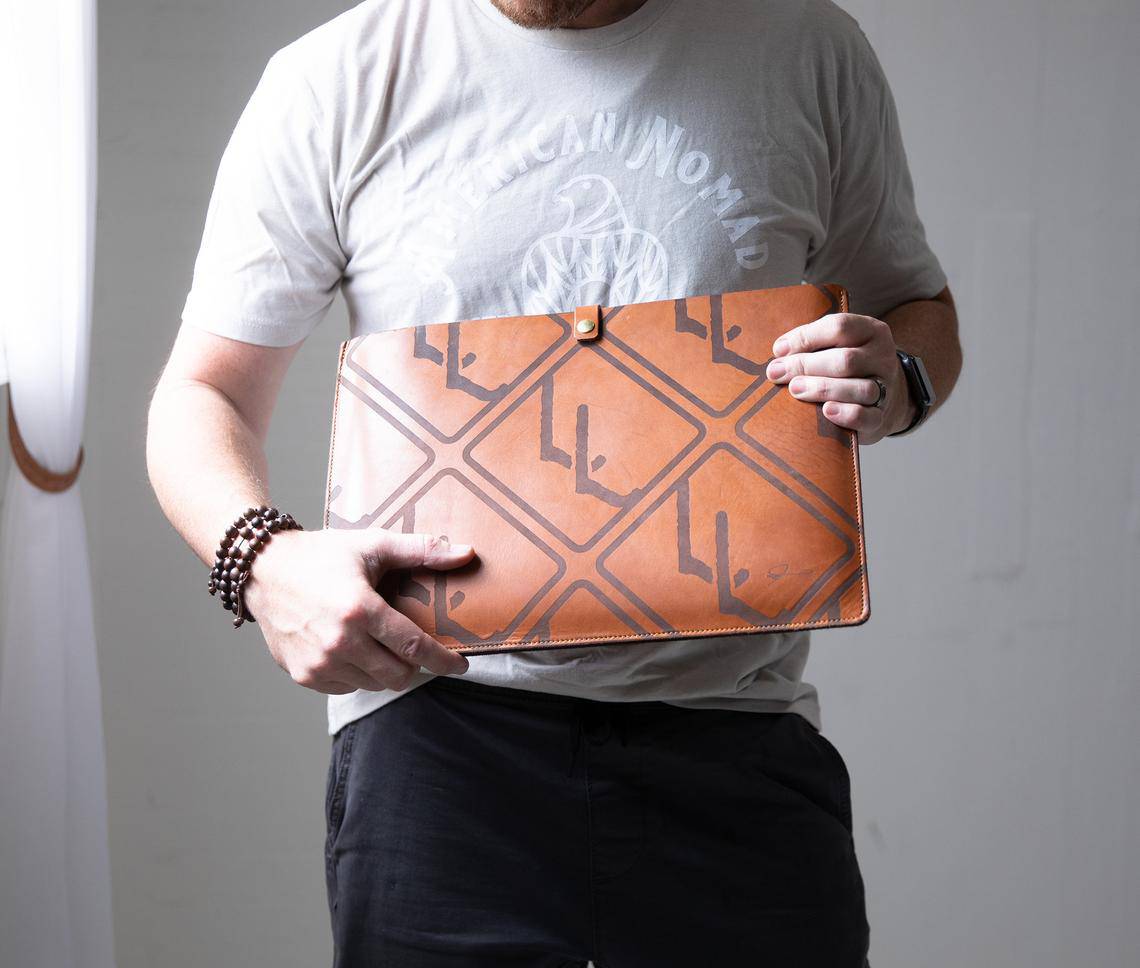 Premium Leather Laptop Sleeve for Travel - Image 4