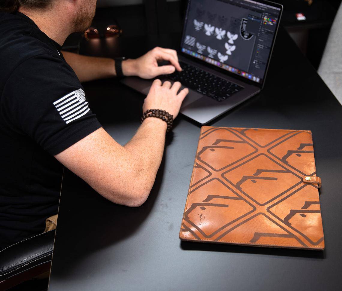 Premium Leather Laptop Sleeve for Travel - Image 6