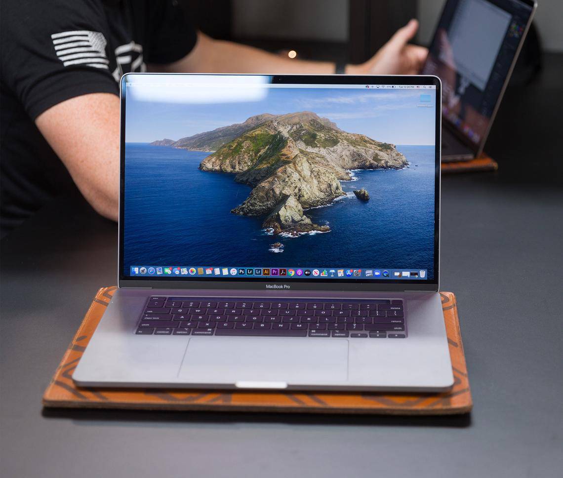 Premium Leather Laptop Sleeve for Travel - Image 7