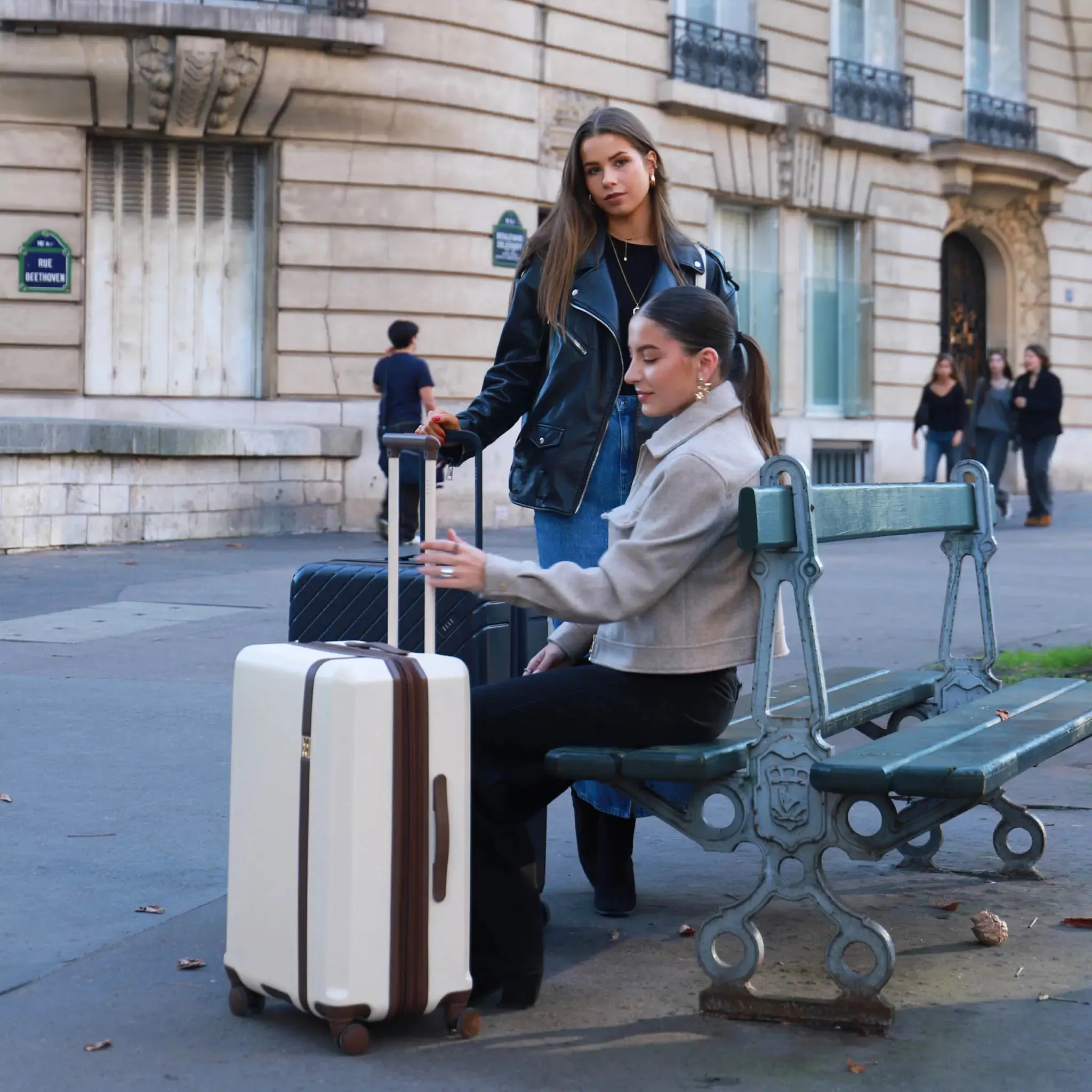 Luxe Journey 3 Piece Expandable Retro Luggage Set - Image 8