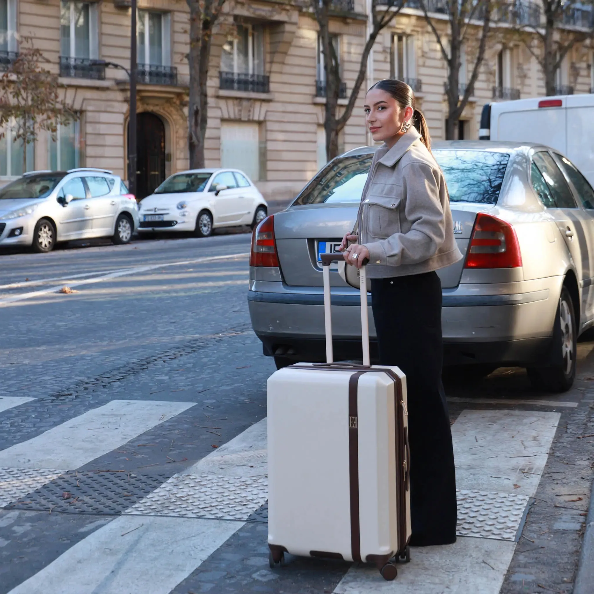 Luxe Journey 3 Piece Expandable Retro Luggage Set - Image 9
