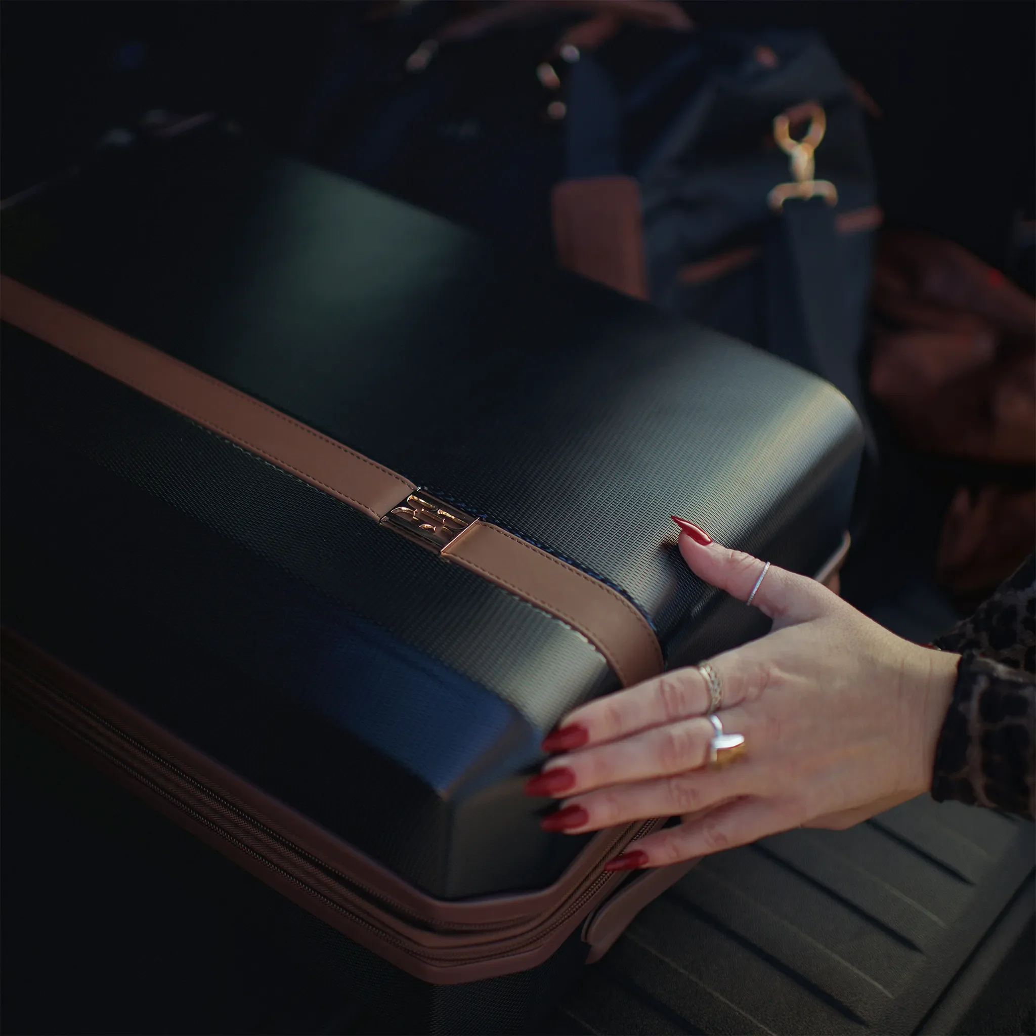 Luxe Journey Expandable 5 Piece Retro Luggage Set - Image 20