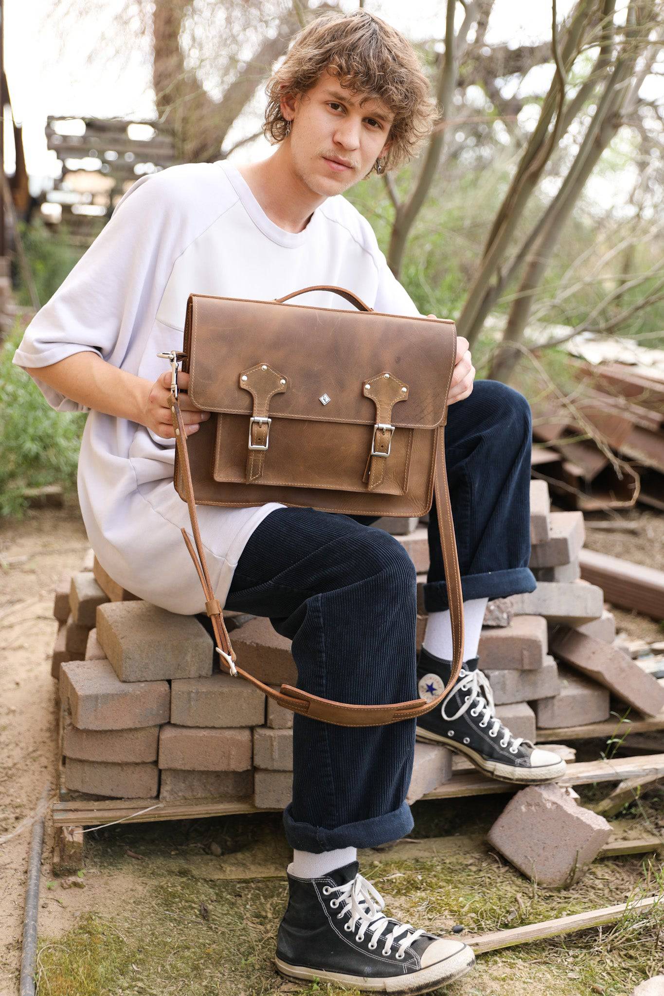 Classic Leather Messenger Bag for Men - Image 3