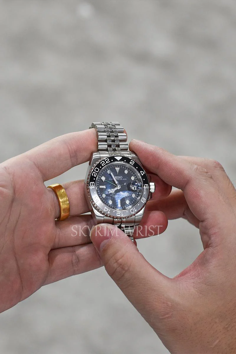 Mod GMT-Master II Bruce Wayne Watch - Image 3