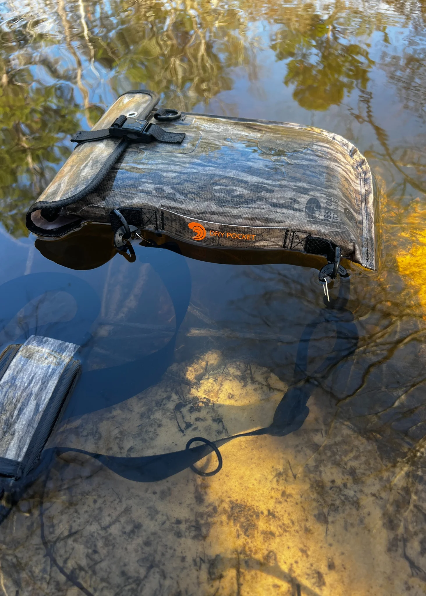 Mossy Oak - Auto-Sealing, Waterproof, Floating, Scent Proof Universal Utility Dry Bag - Image 7