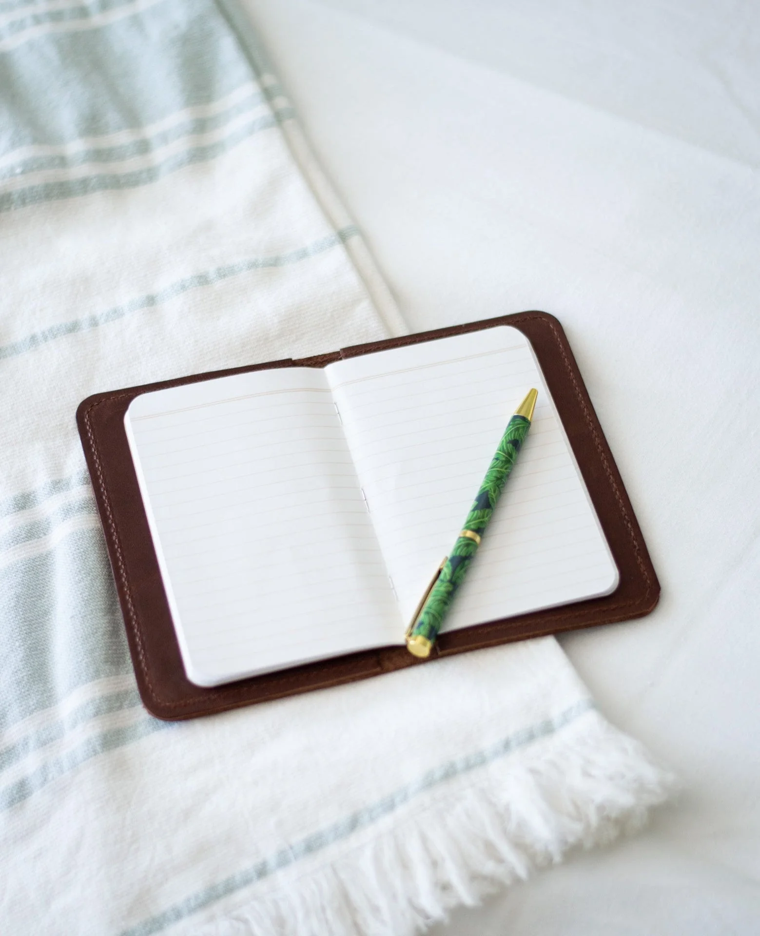 Notebook Wallet – Full-Grain Leather Organizer with Memo Book - Image 5