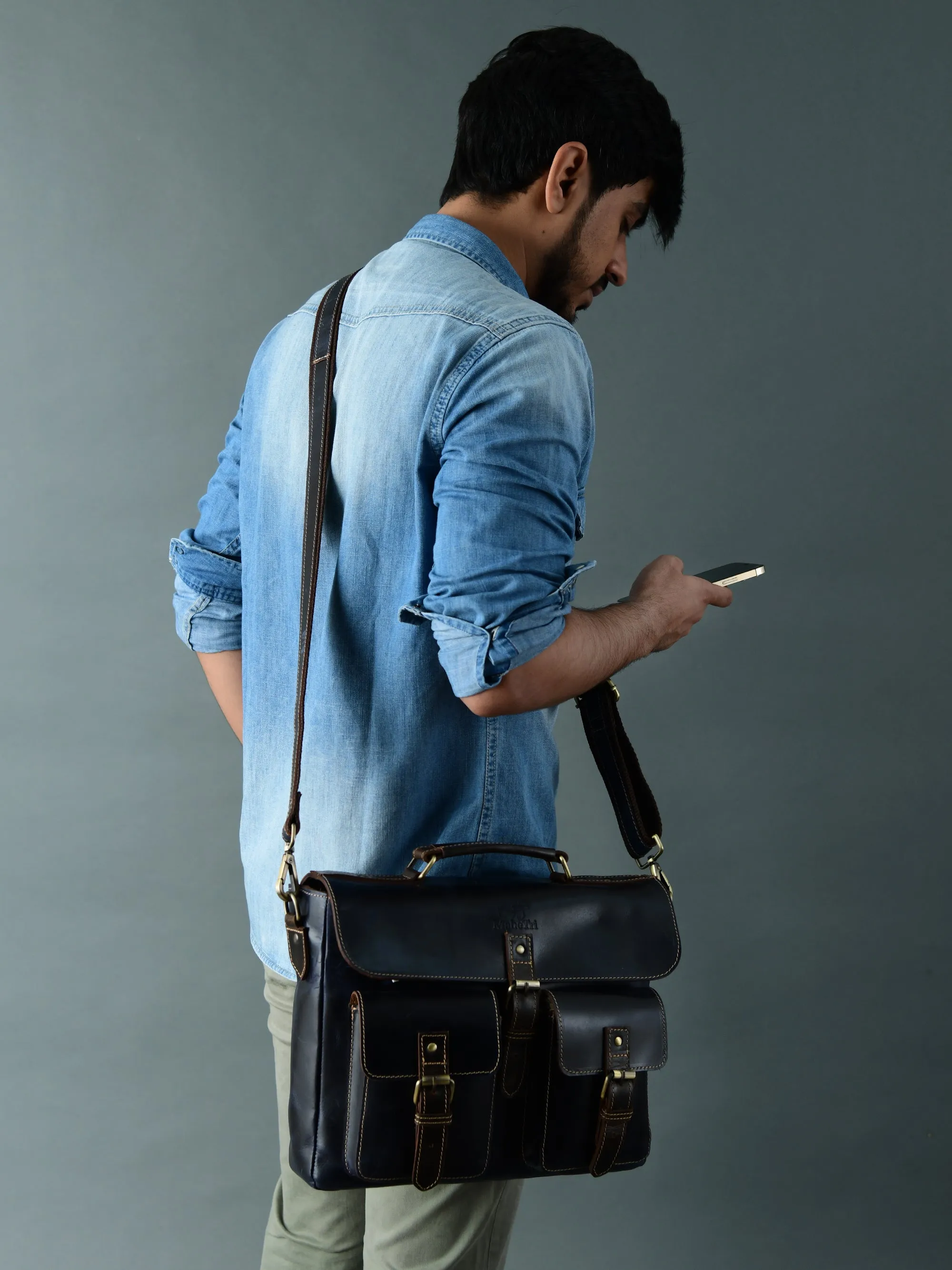 Panther Laptop Messenger Bag 16 Inch - Image 4