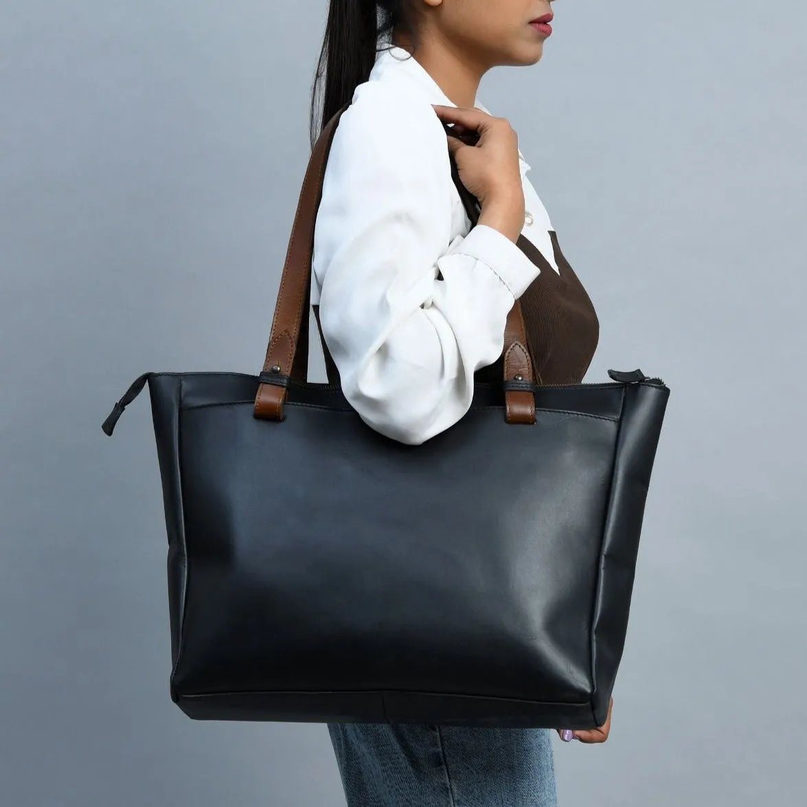 Portland Leather Tote with Zipper - Image 12