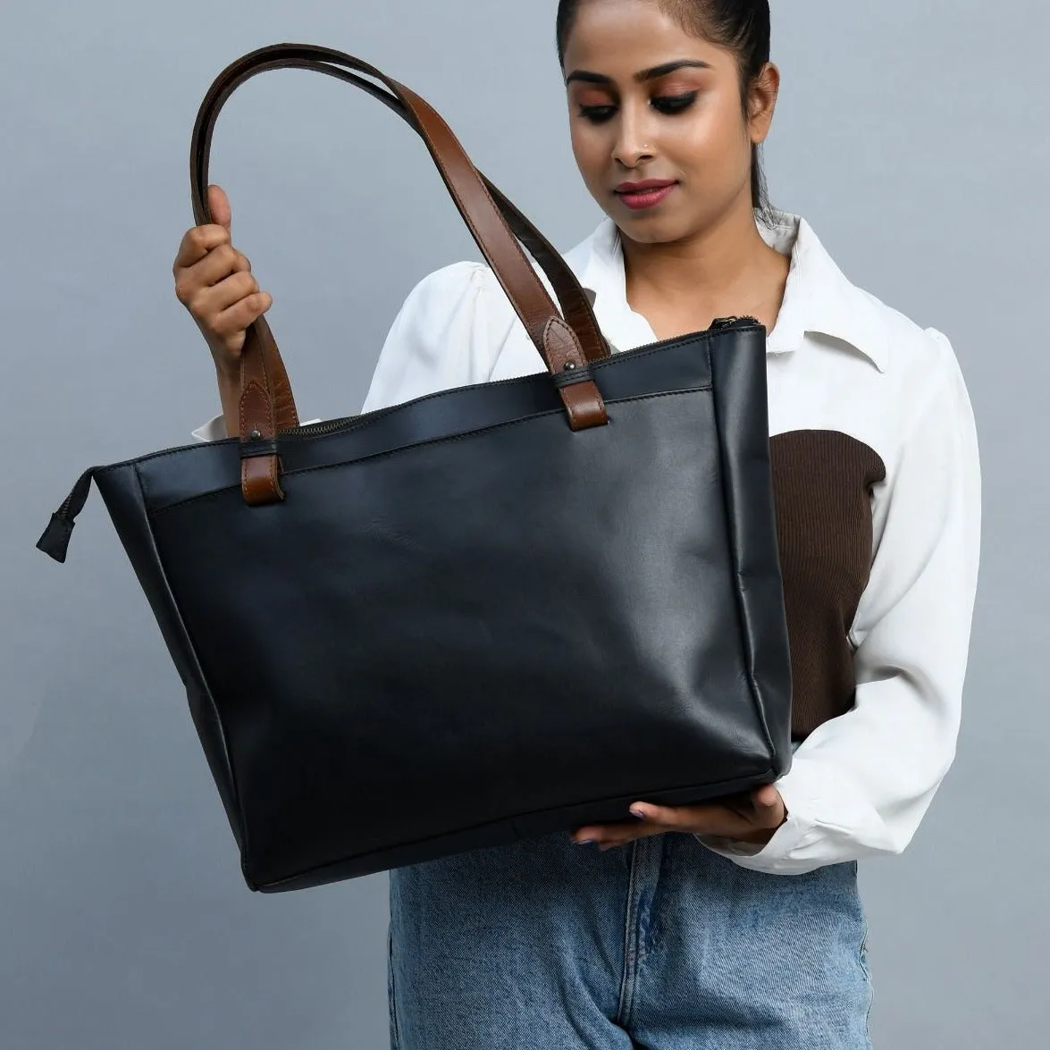 Portland Leather Tote with Zipper - Image 13