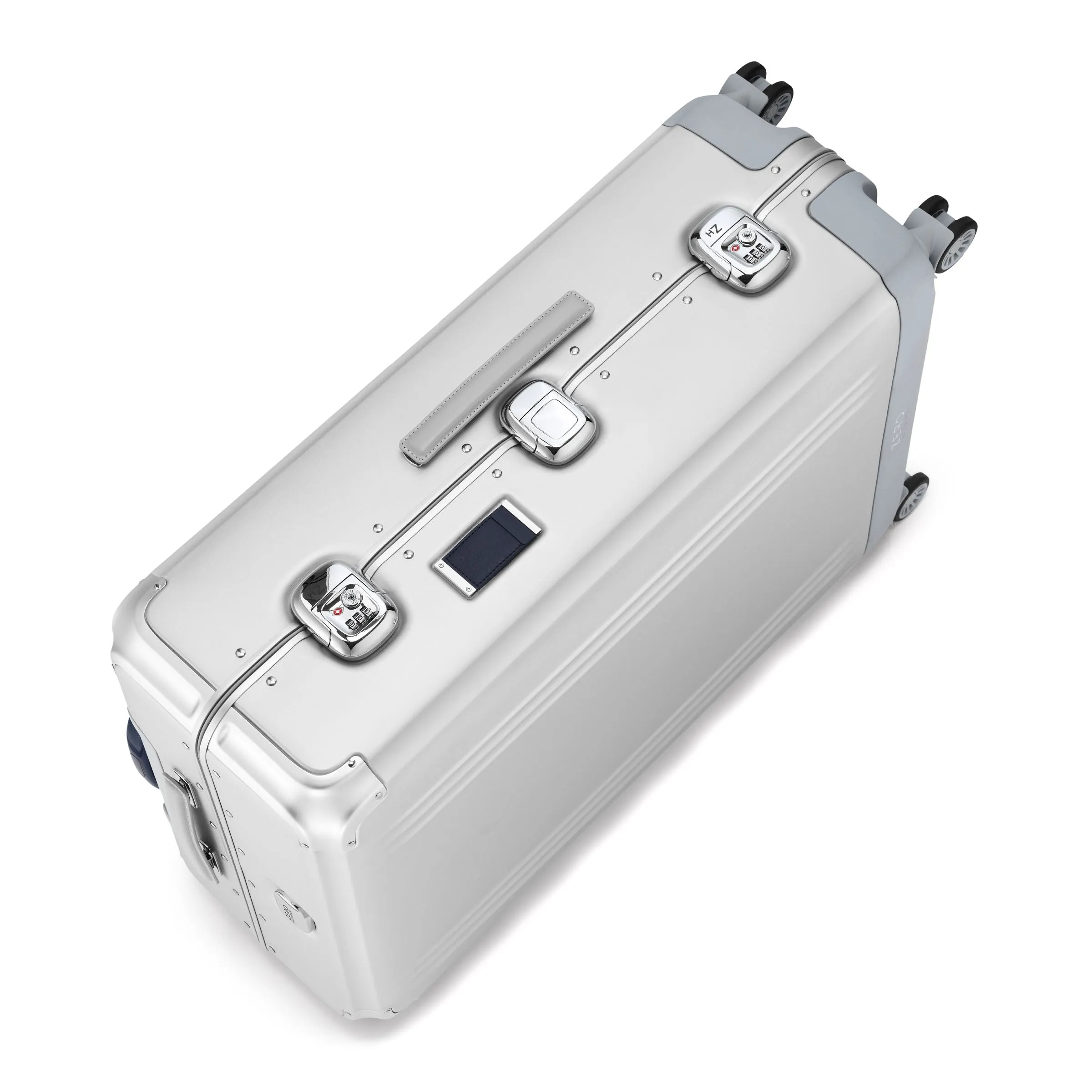 Pursuit Aluminum | Large Suitcase - Image 11