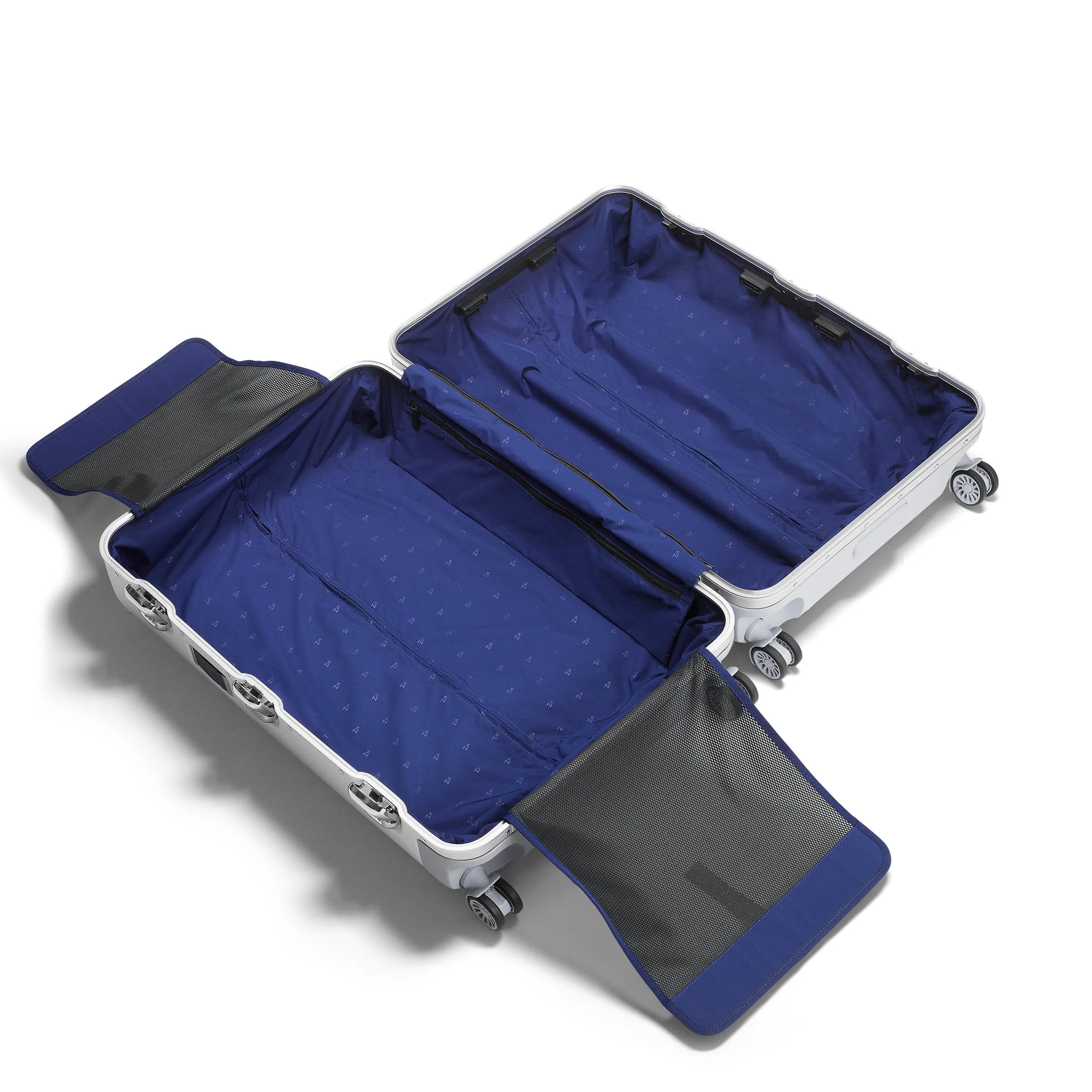 Pursuit Aluminum | Large Suitcase - Image 12