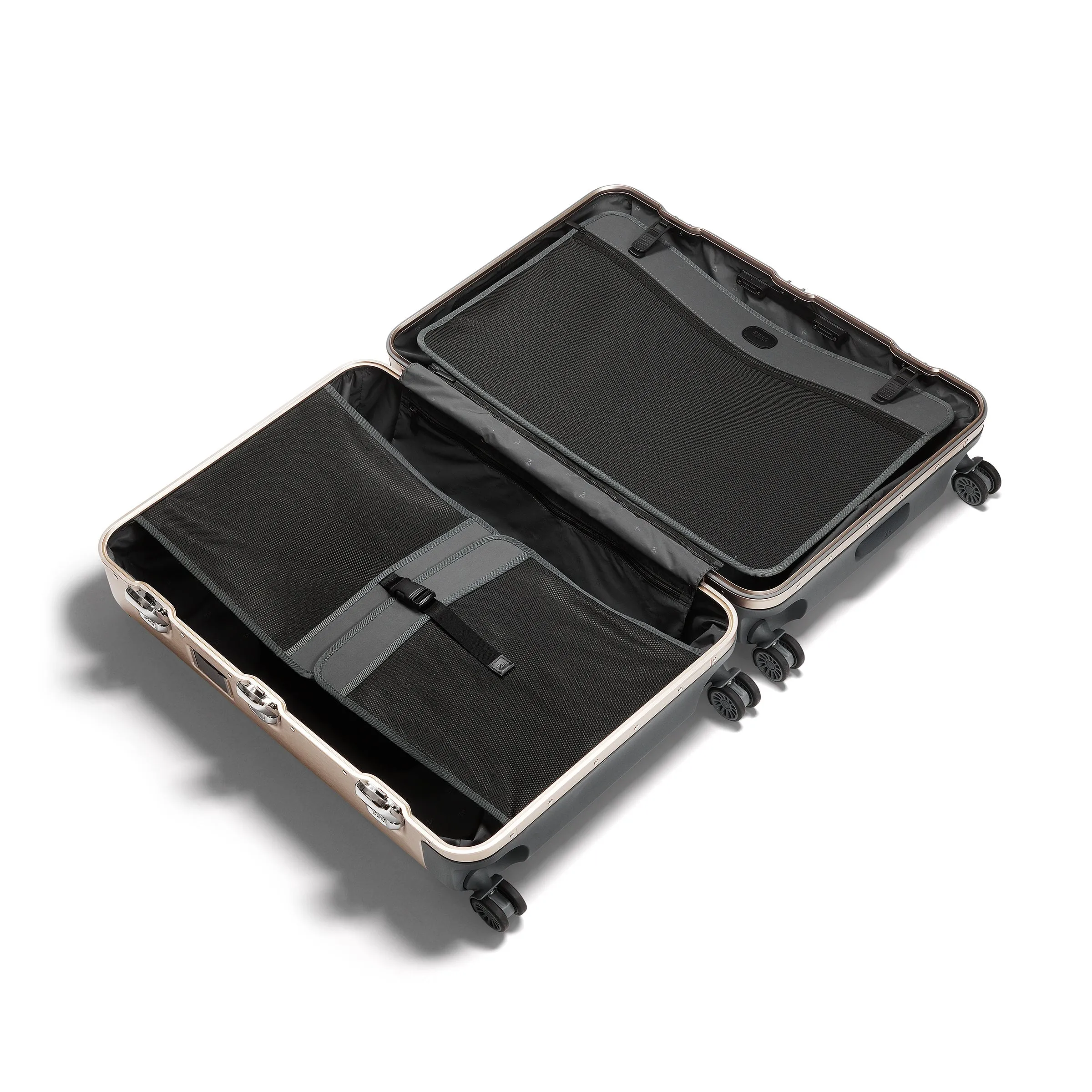 Pursuit Aluminum | Large Suitcase - Image 18