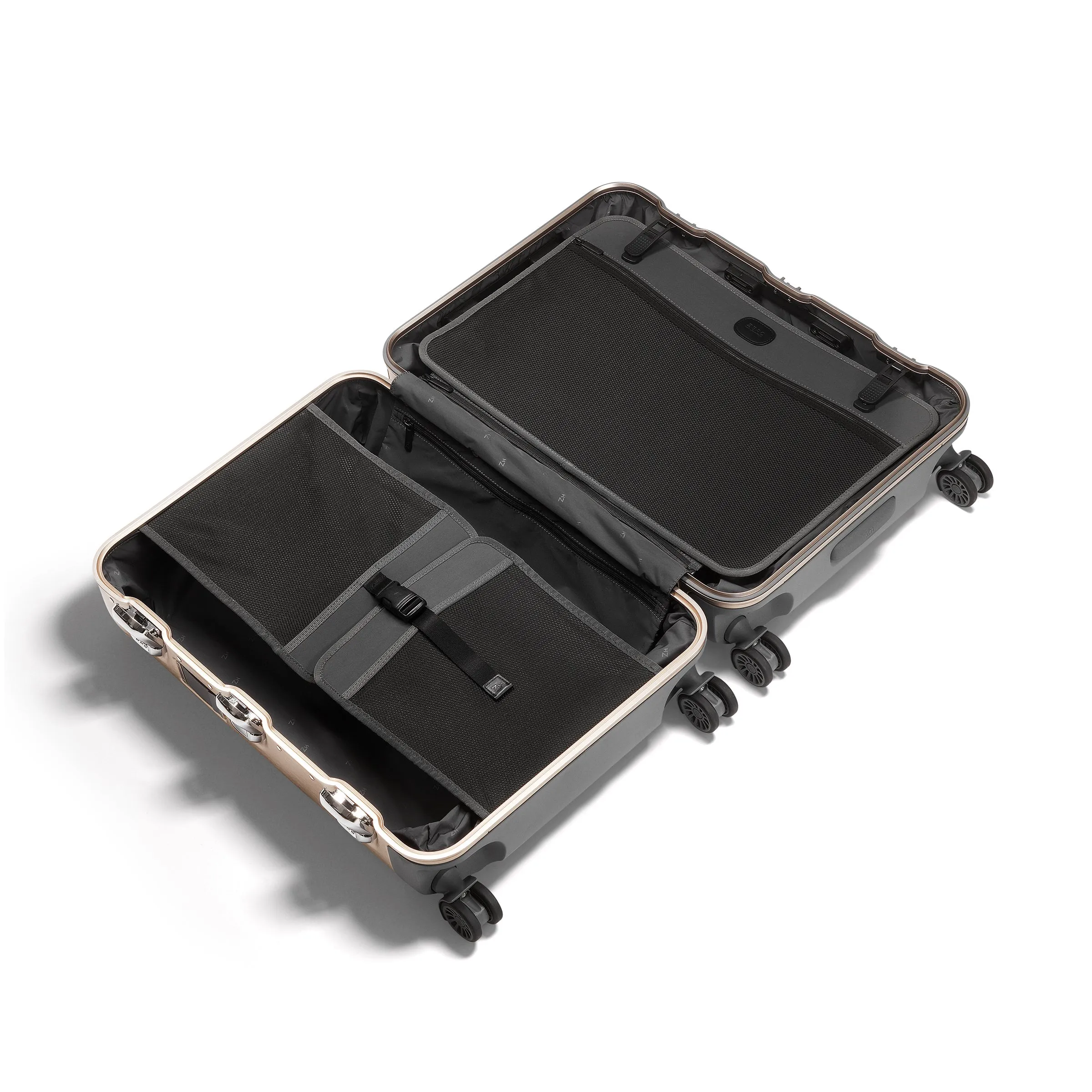Pursuit Aluminum | Medium Suitcase - Image 13