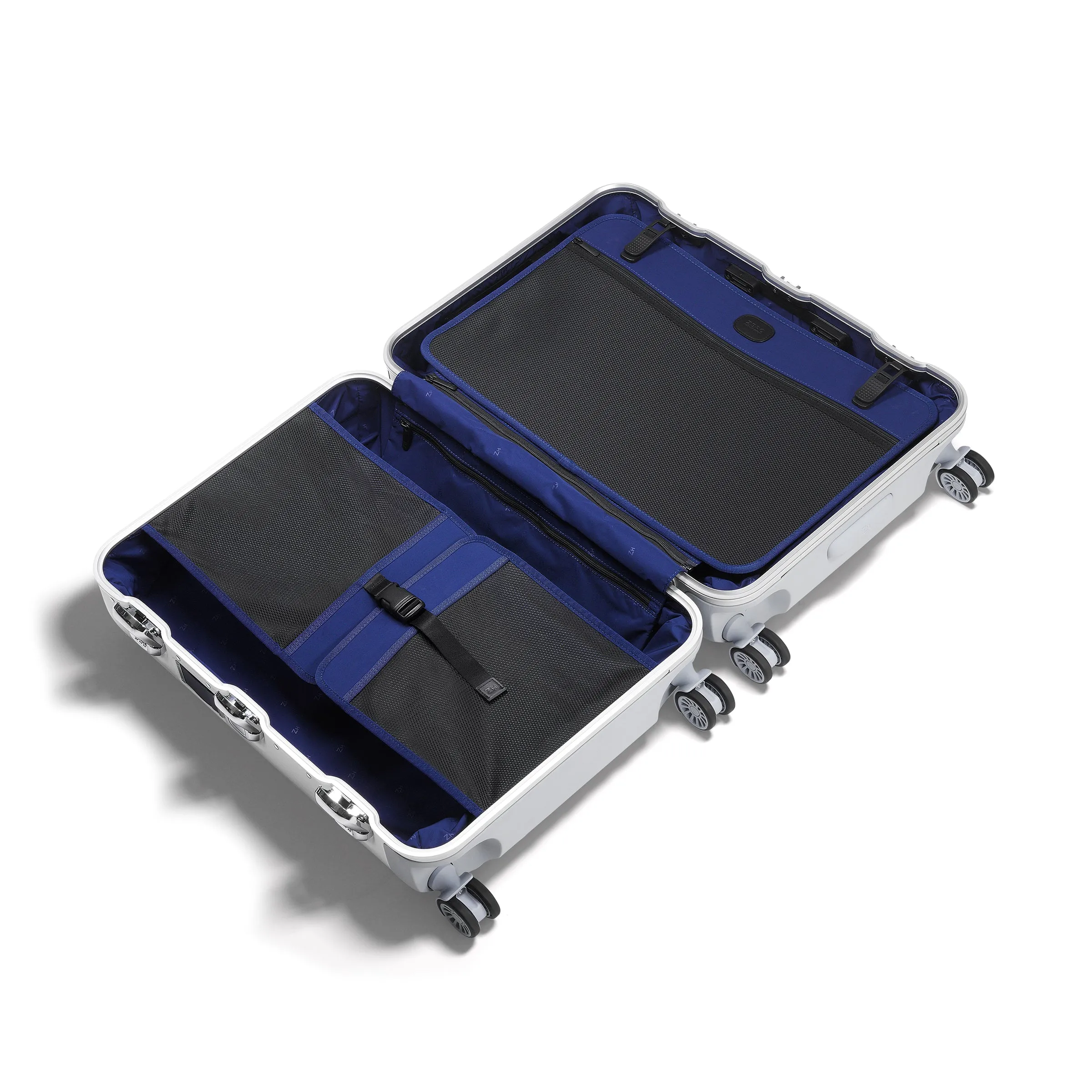 Pursuit Aluminum | Medium Suitcase - Image 18