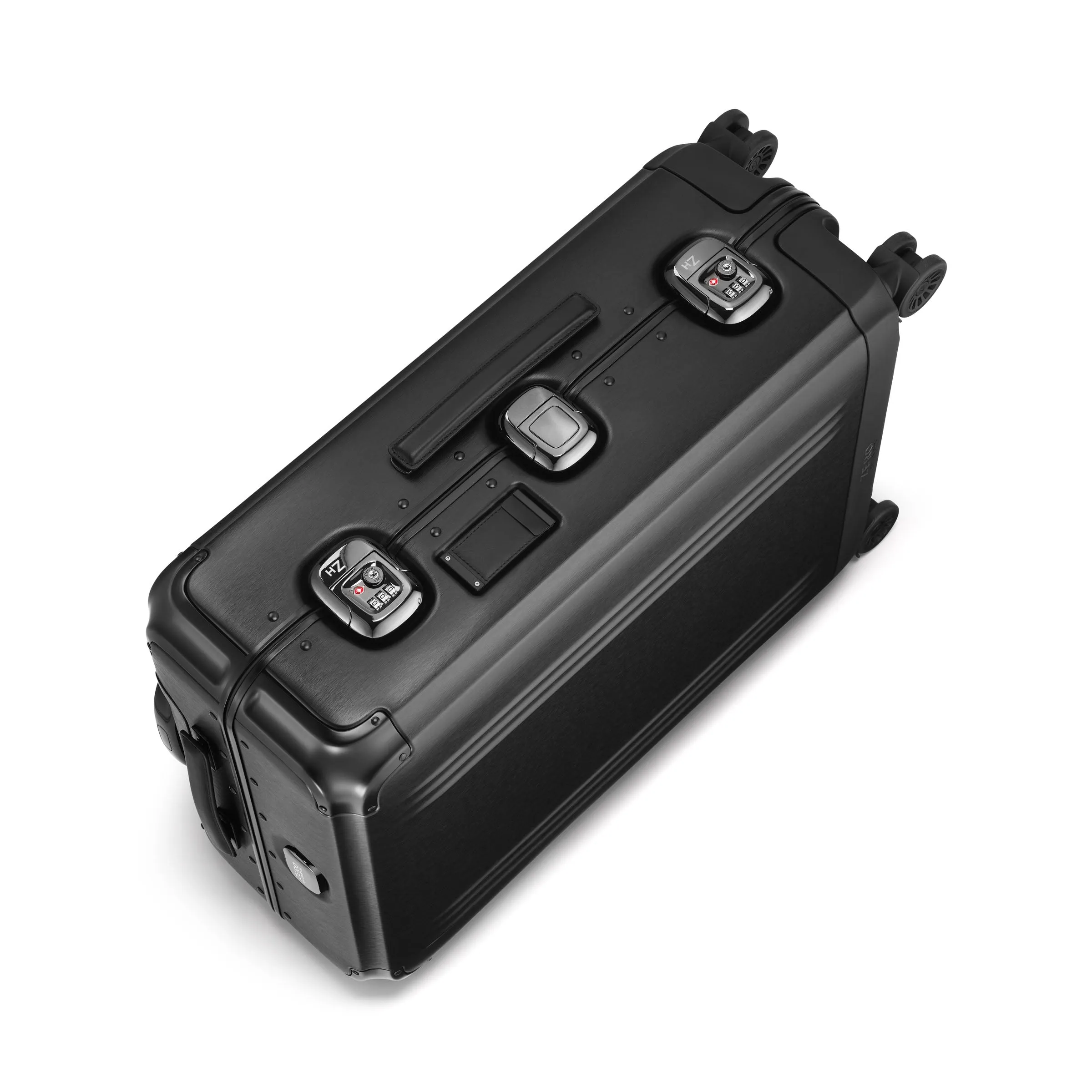 Pursuit Aluminum | Medium Suitcase - Image 6