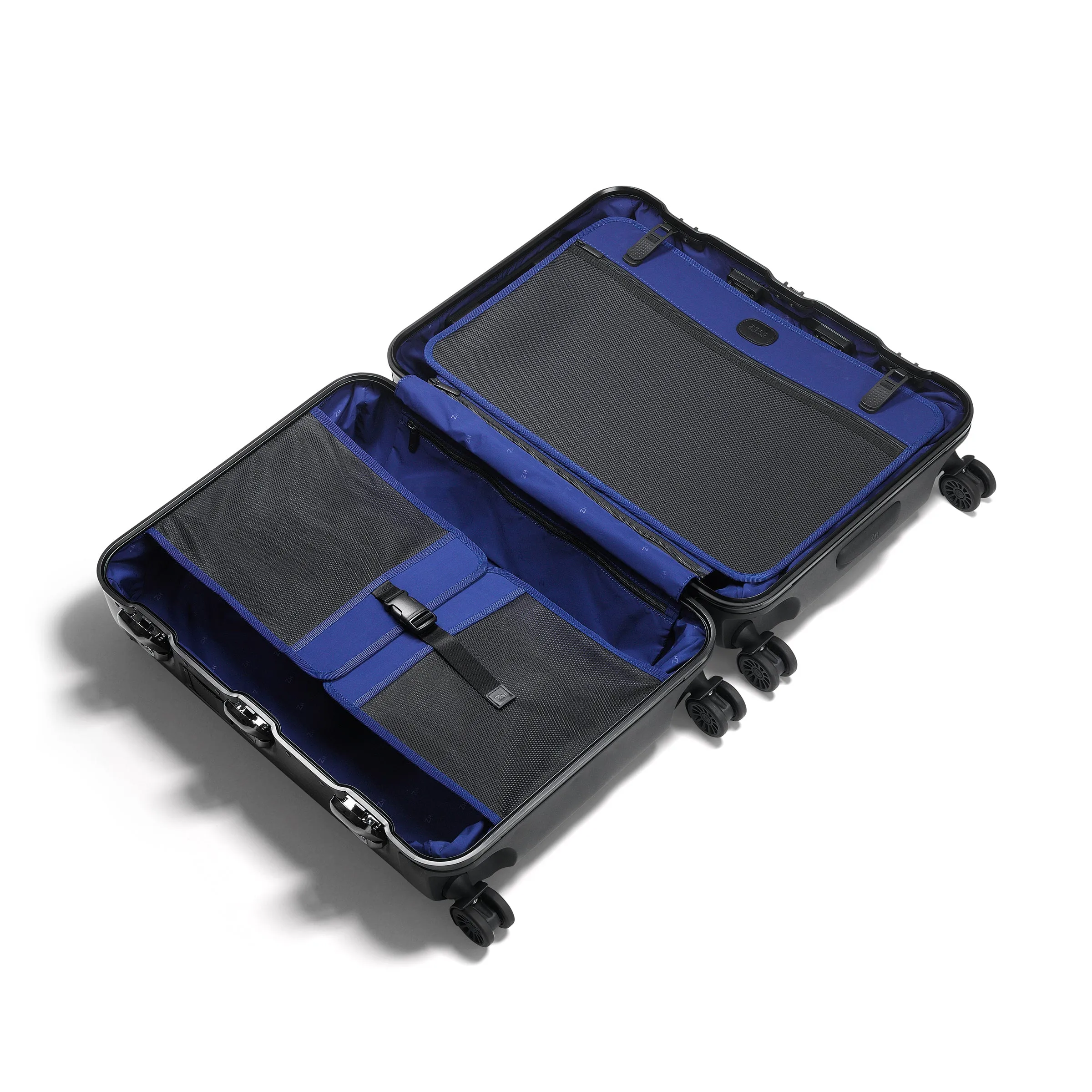 Pursuit Aluminum | Medium Suitcase - Image 8