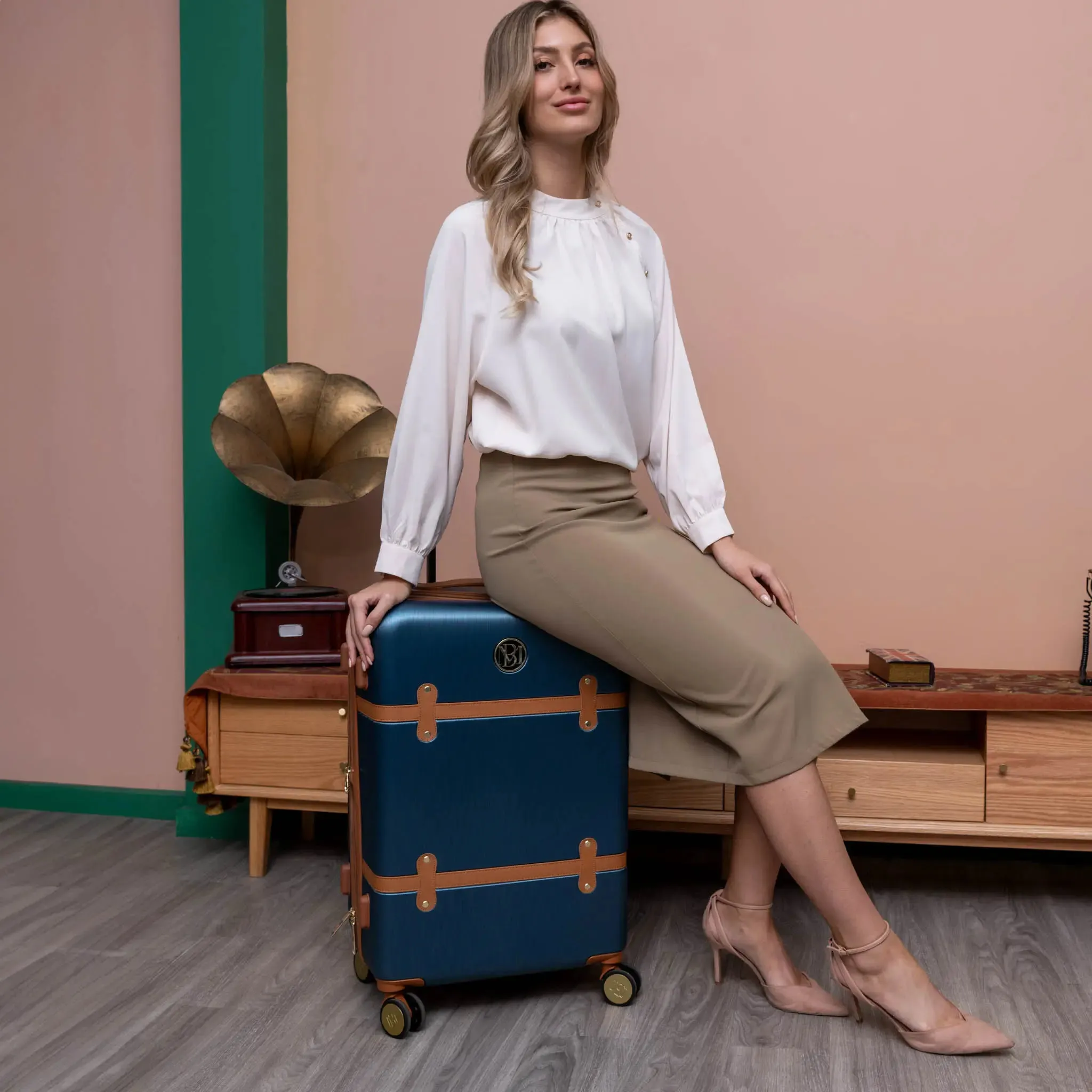 Grace 3 Piece Expandable Retro Luggage Set - Image 18