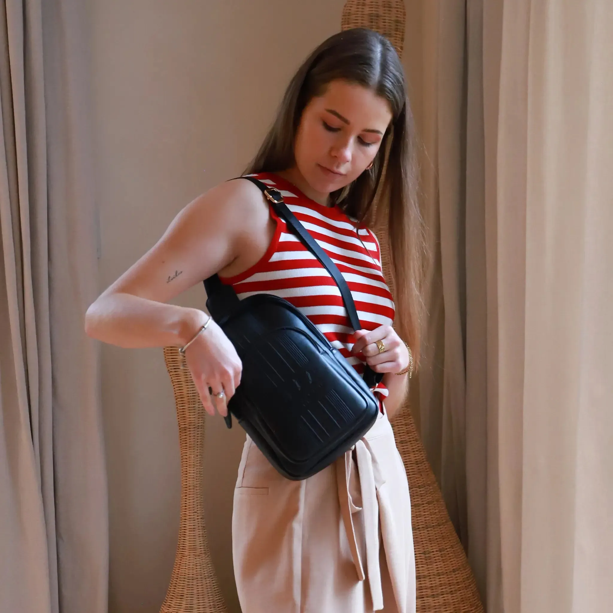 Roamer Vegan Leather 2.8L Sling | Crossbody Bag - Image 10